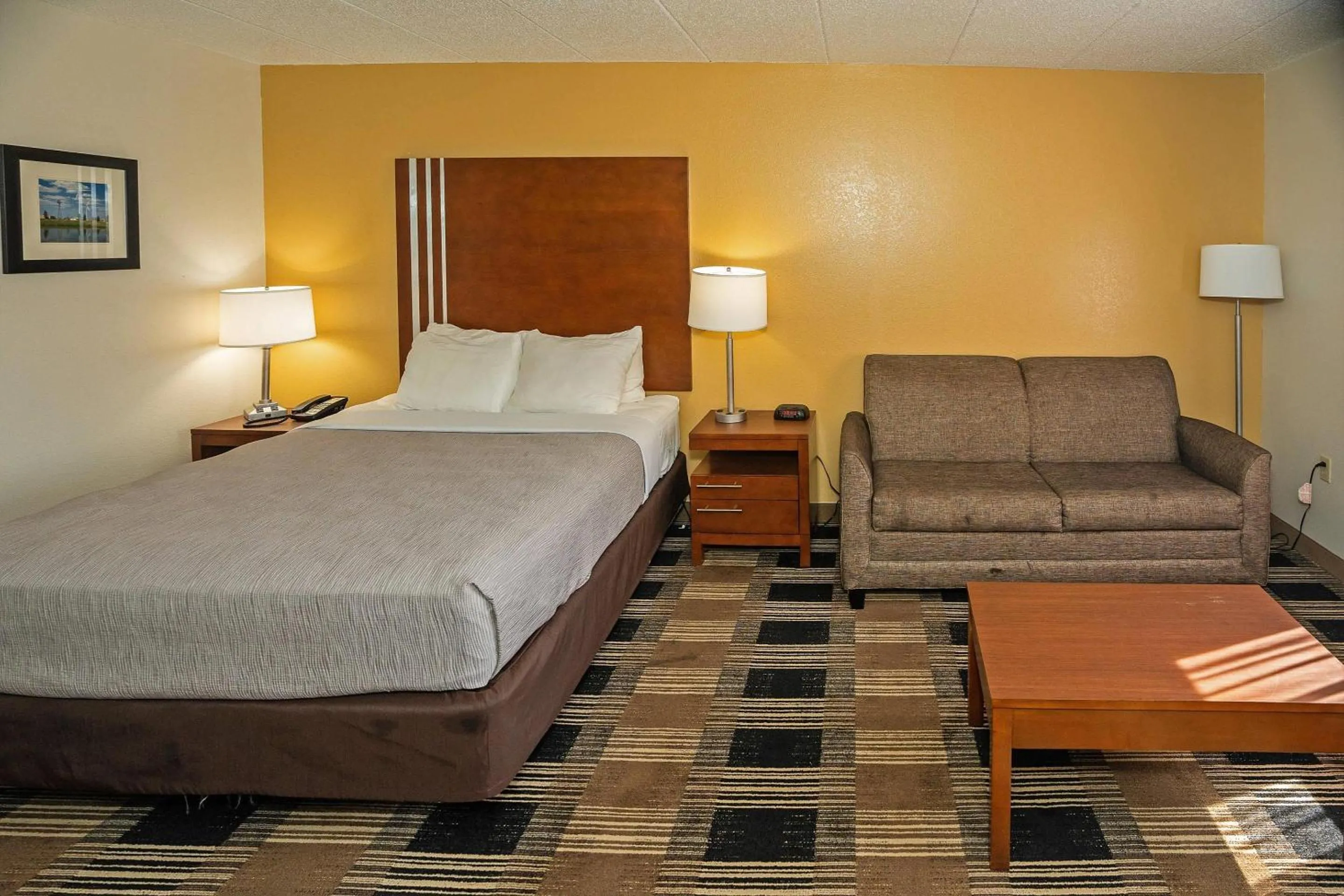 Bedroom, Bed in Quality Inn near Medical Center