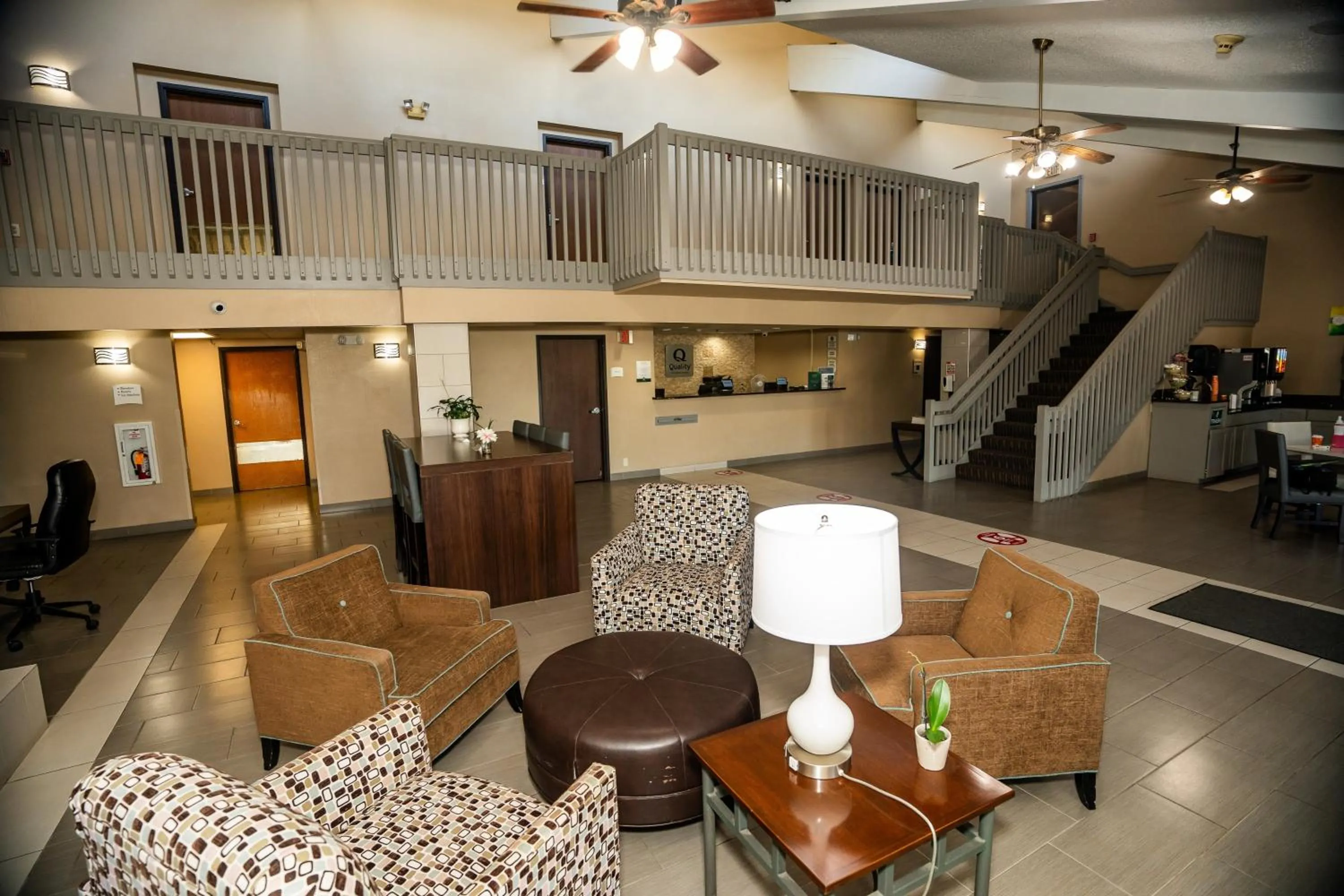 Seating area in Quality Inn near Medical Center