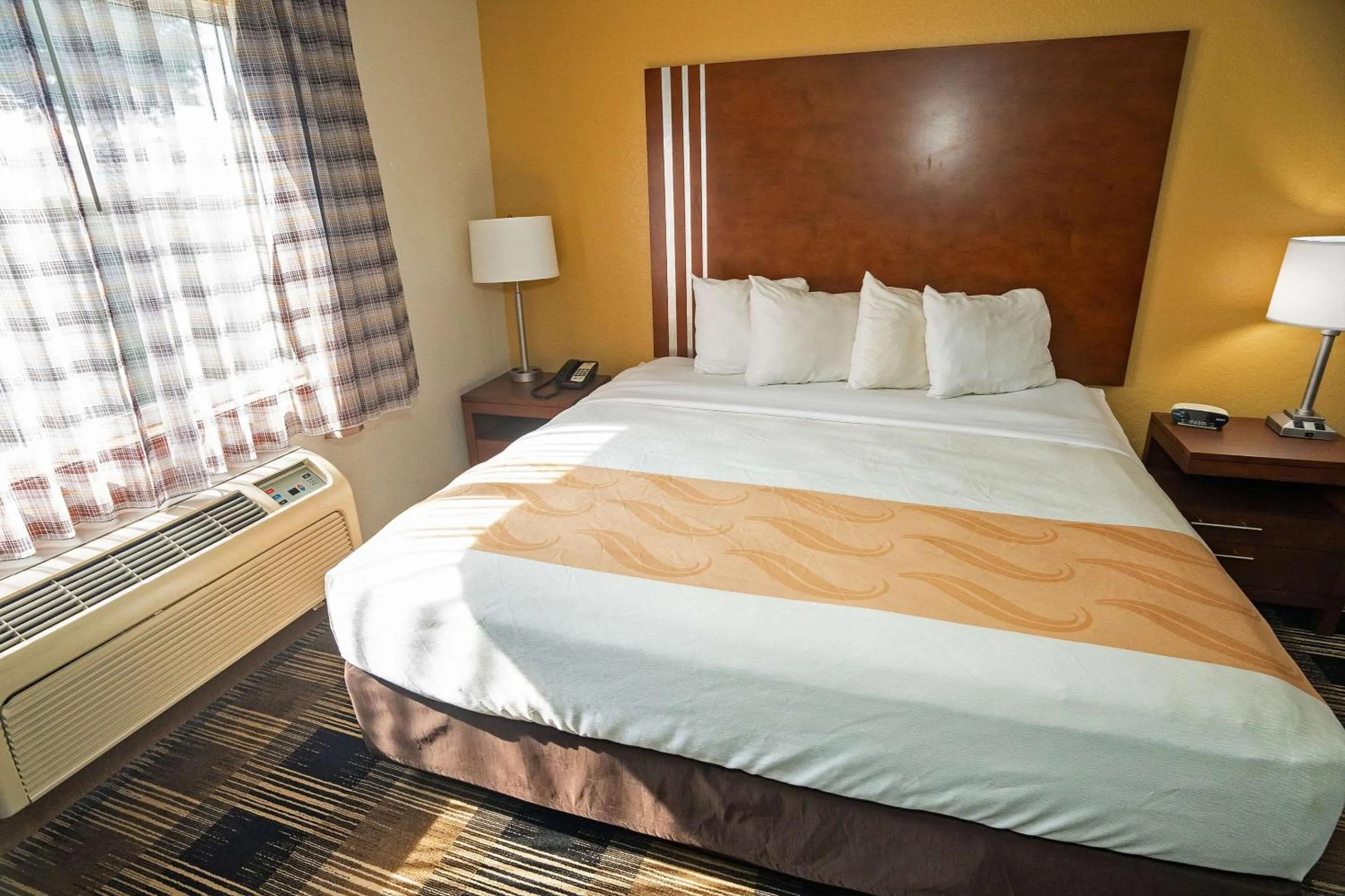 Bedroom, Bed in Quality Inn near Medical Center