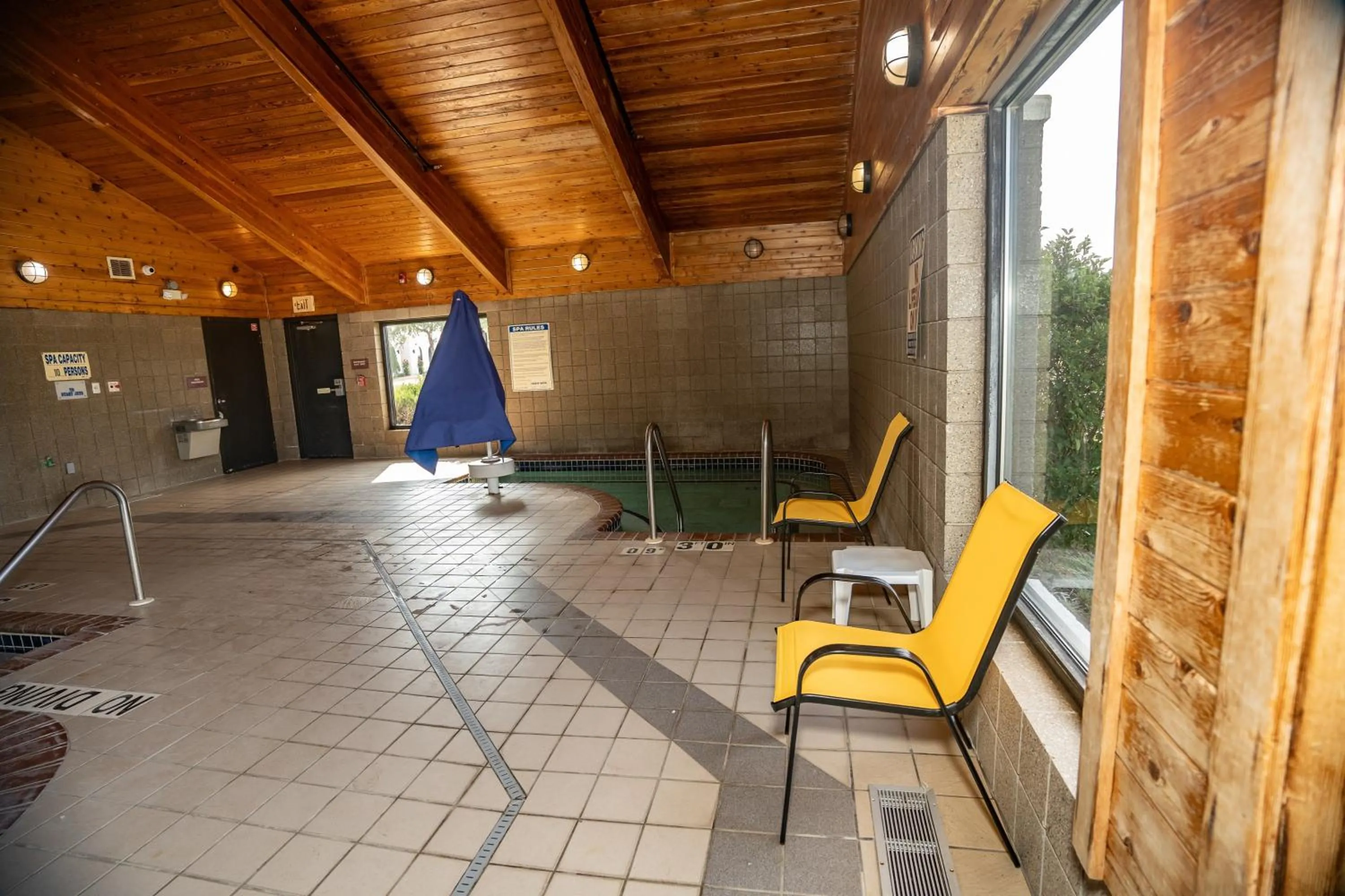 Swimming pool in Quality Inn near Medical Center