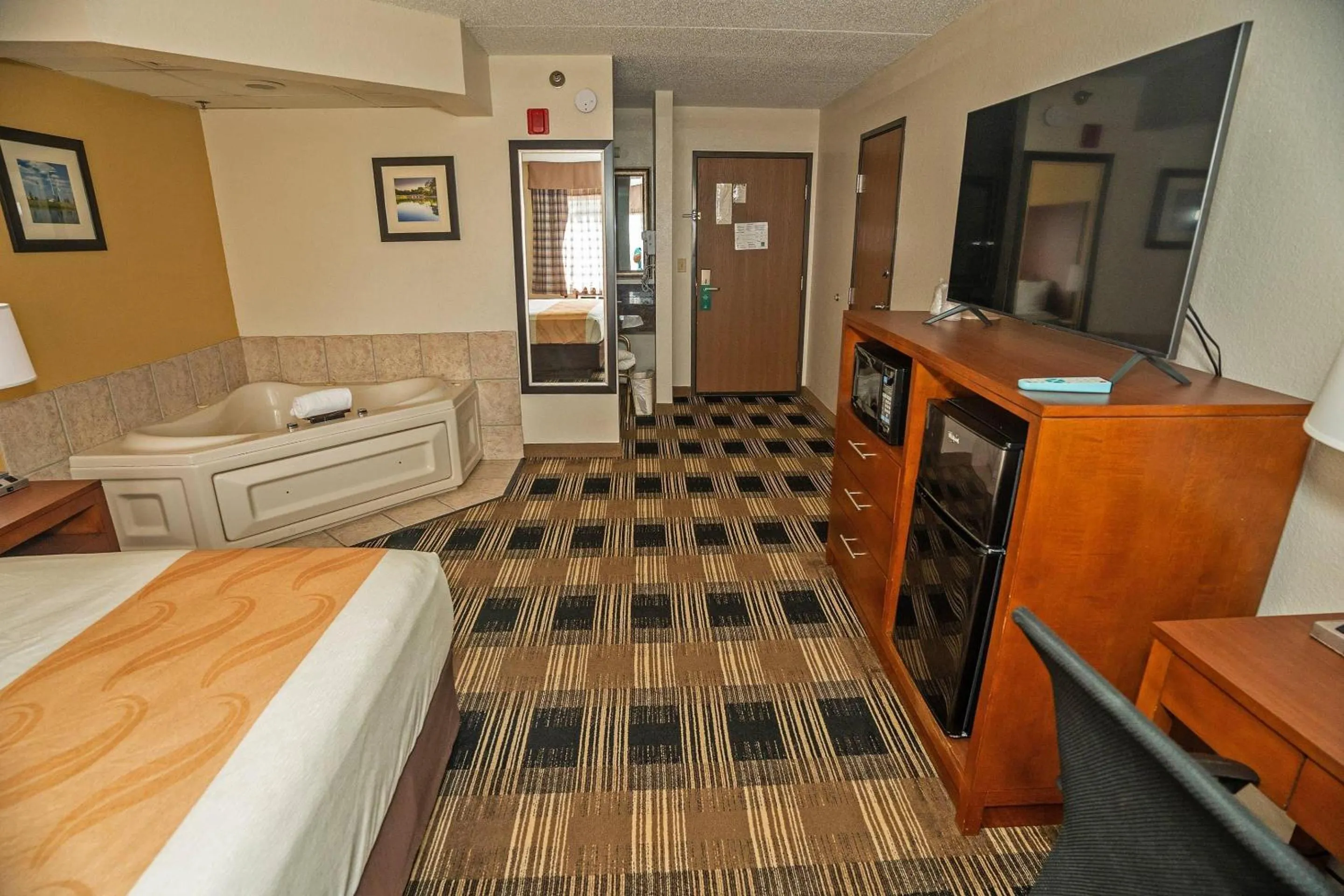 Bedroom, Bed in Quality Inn near Medical Center