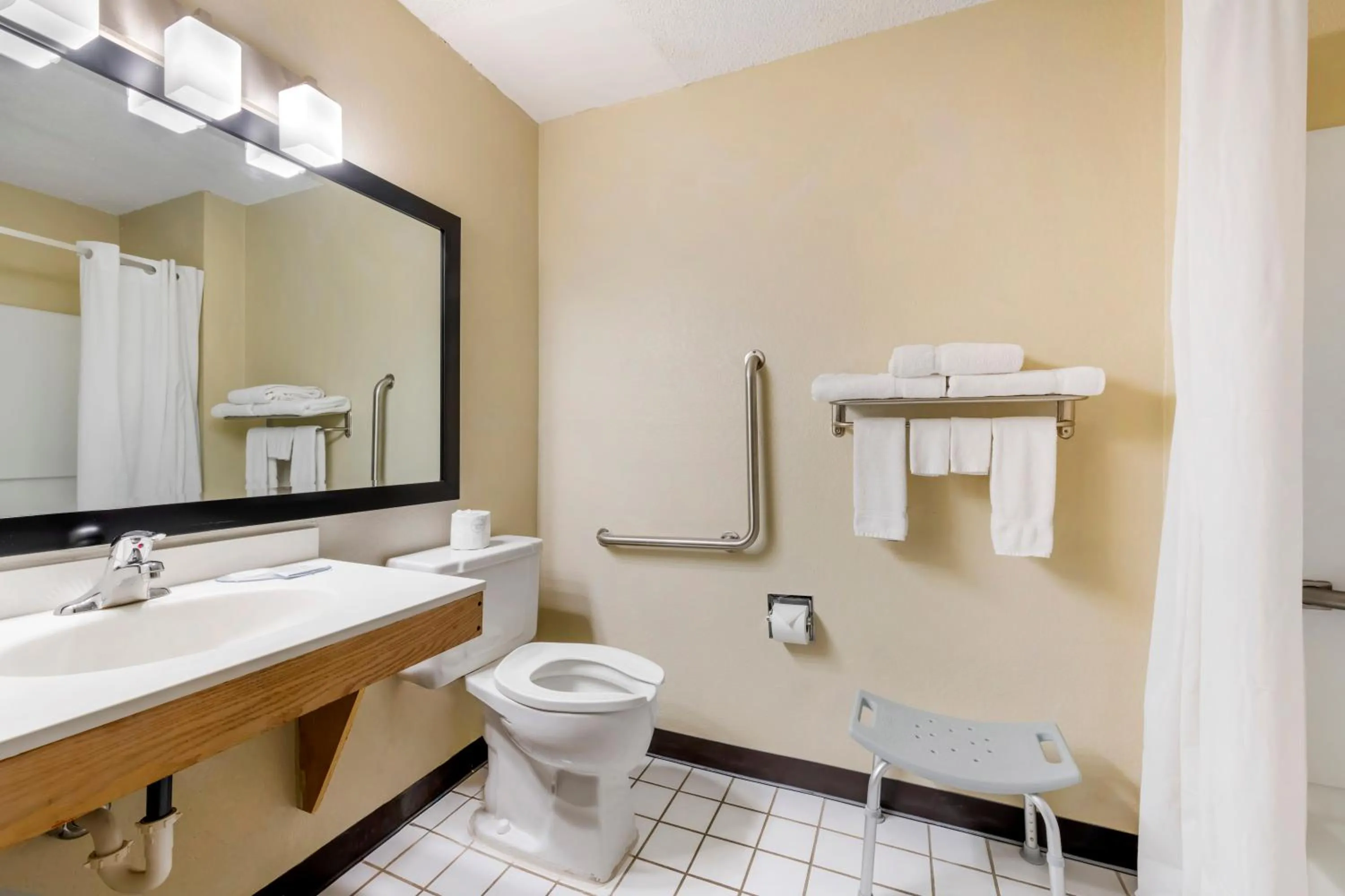 Bathroom in Harmony Inn