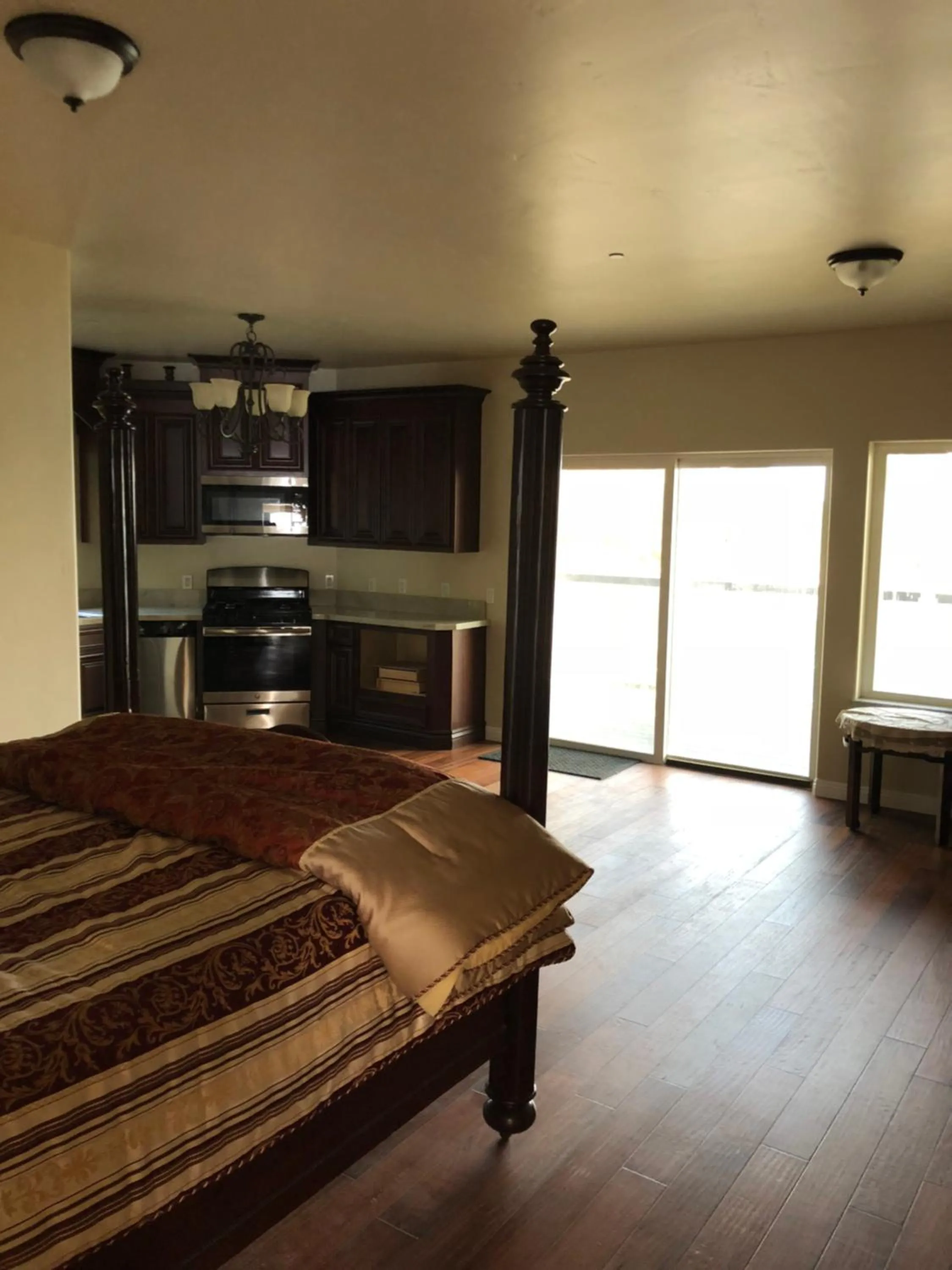 Property building, Bed in The Castle Inn of the Lost Coast