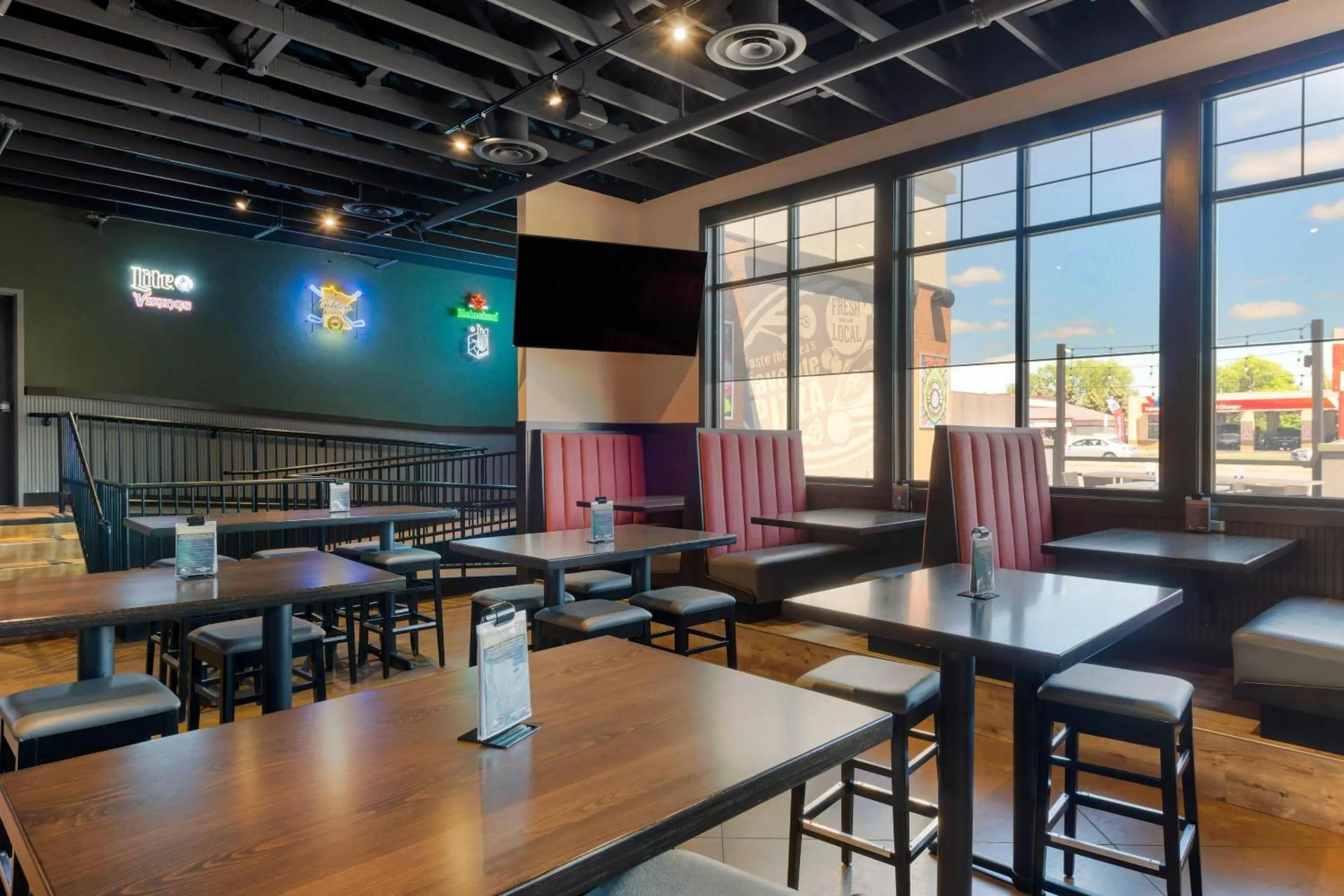 Restaurant/places to eat in Quality Inn St Cloud West