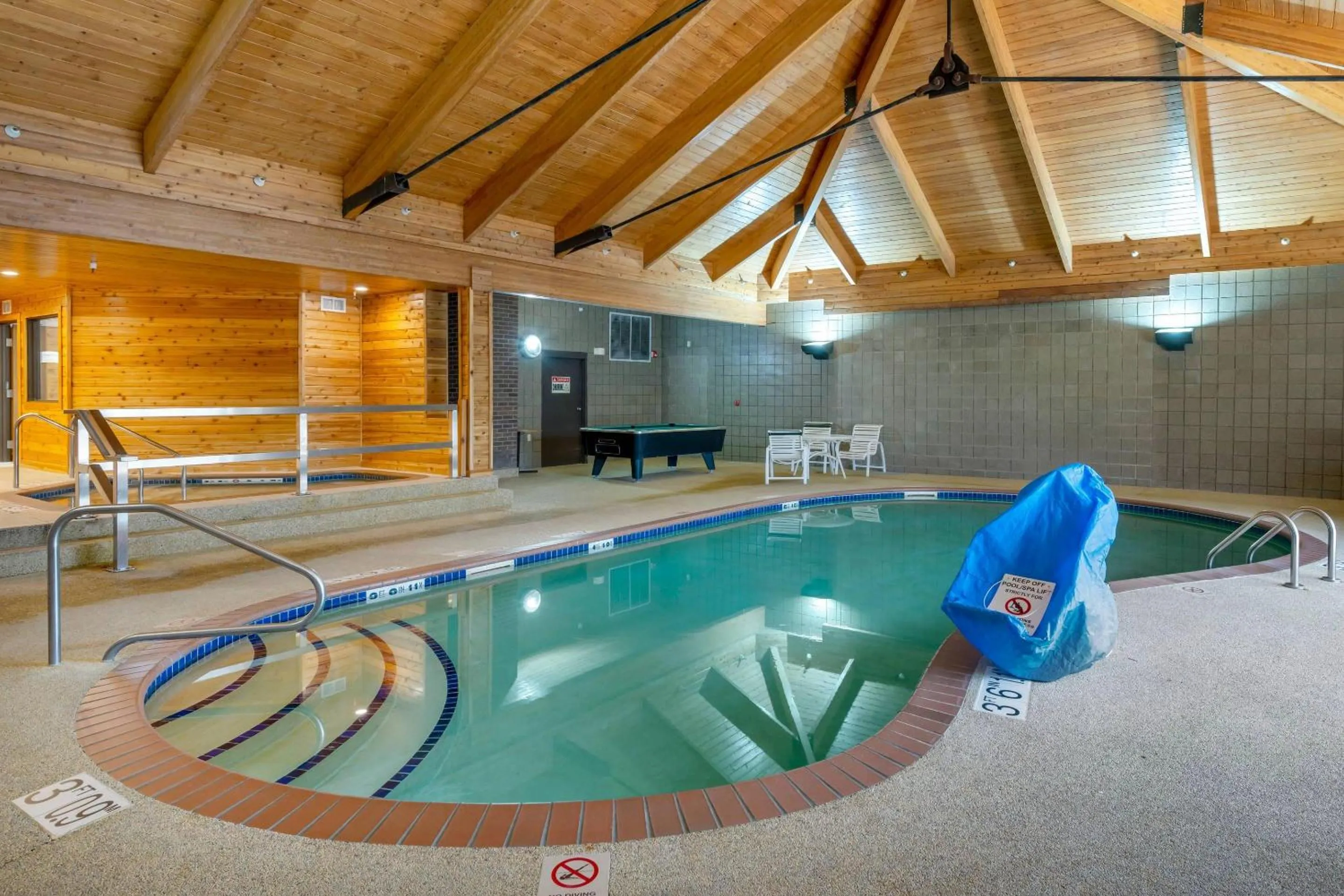 Swimming pool in Quality Inn St Cloud West