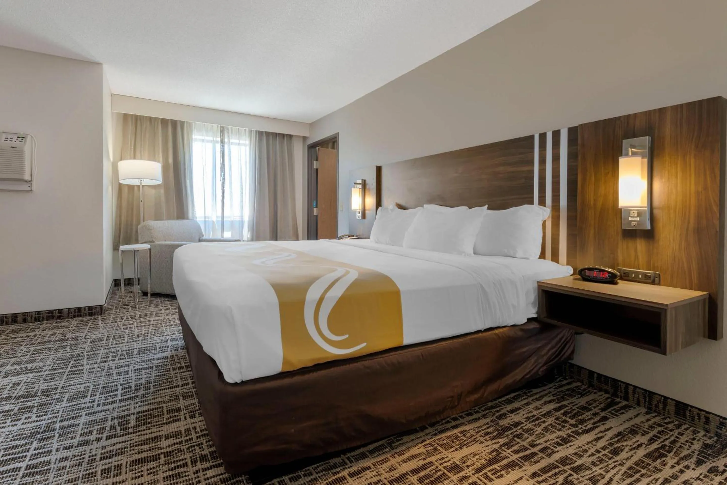 Bedroom, Bed in Quality Inn St Cloud West