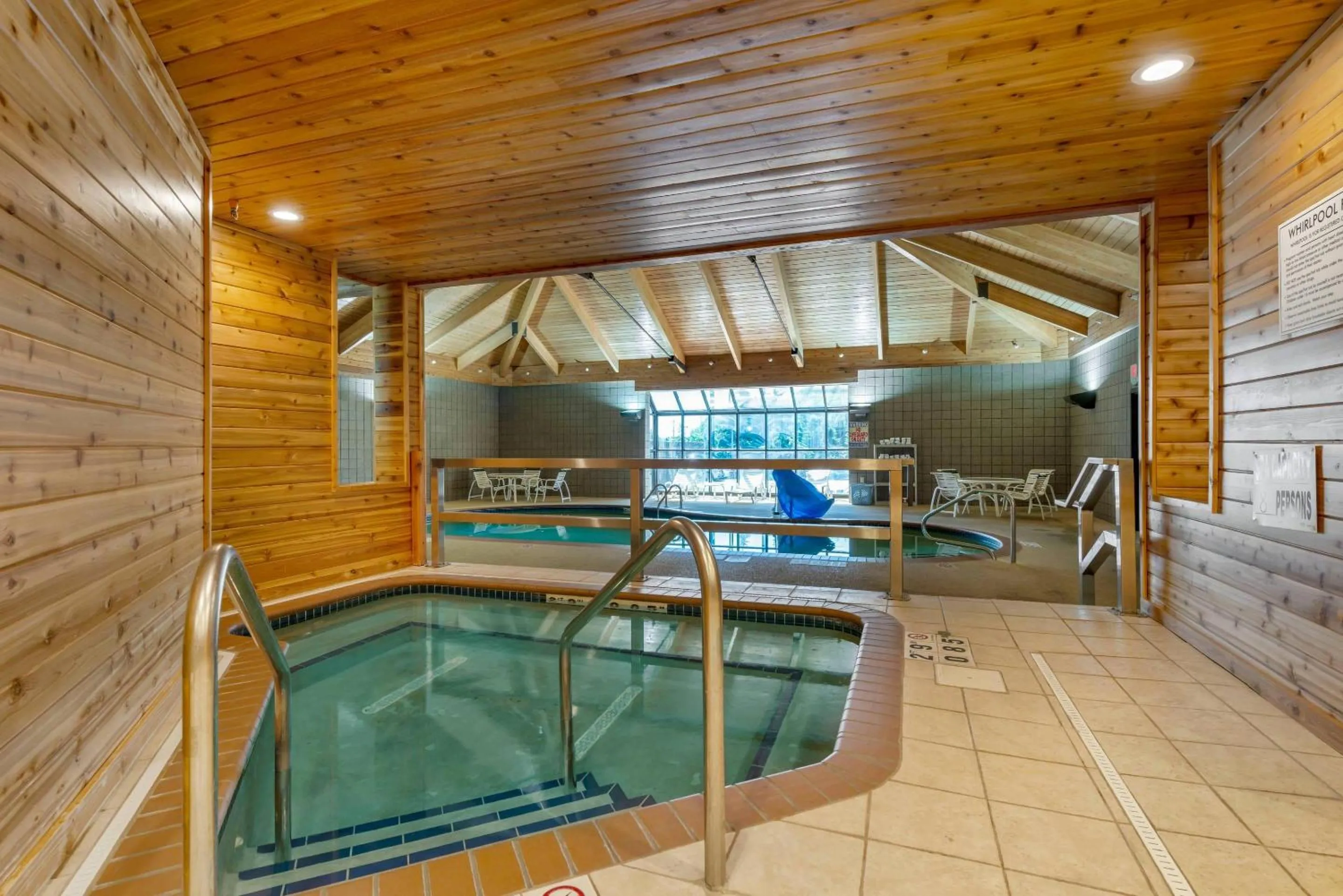 Swimming pool in Quality Inn St Cloud West