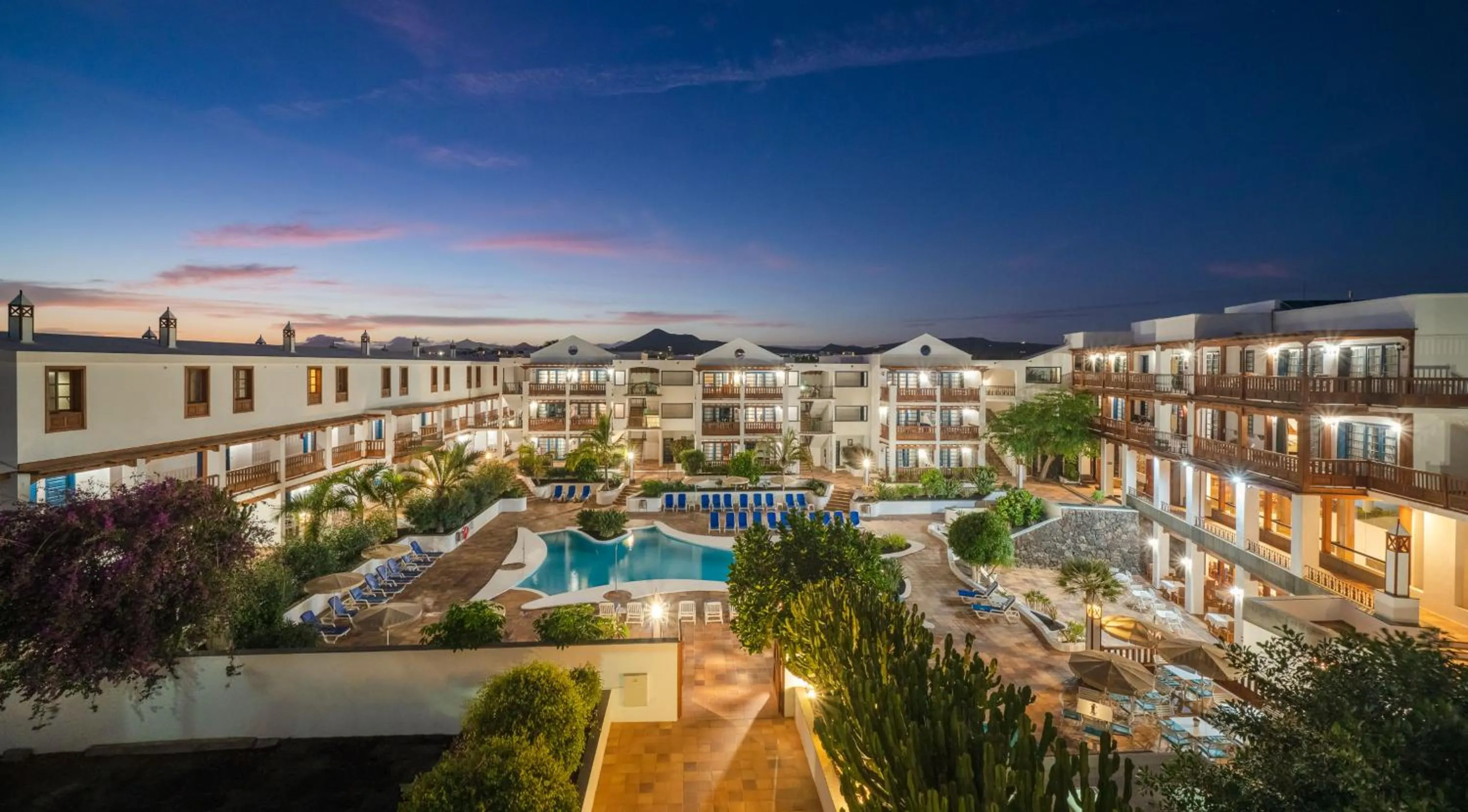 Swimming pool in Nazaret Mansion