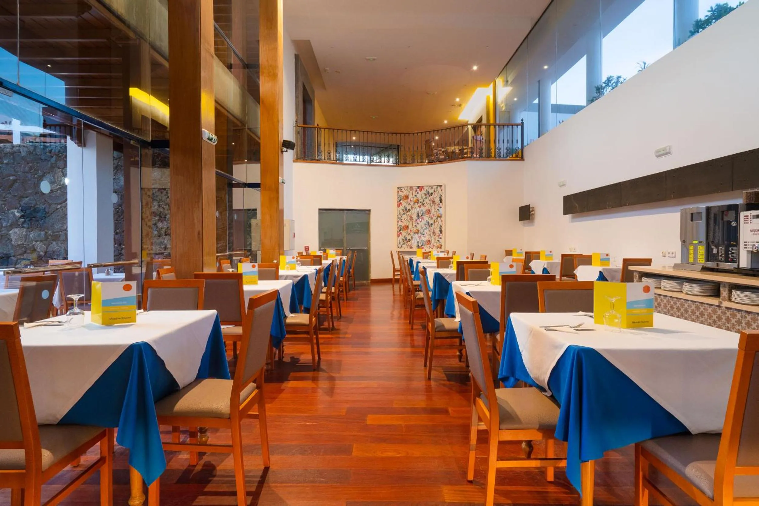 Restaurant/places to eat in Nazaret Mansion