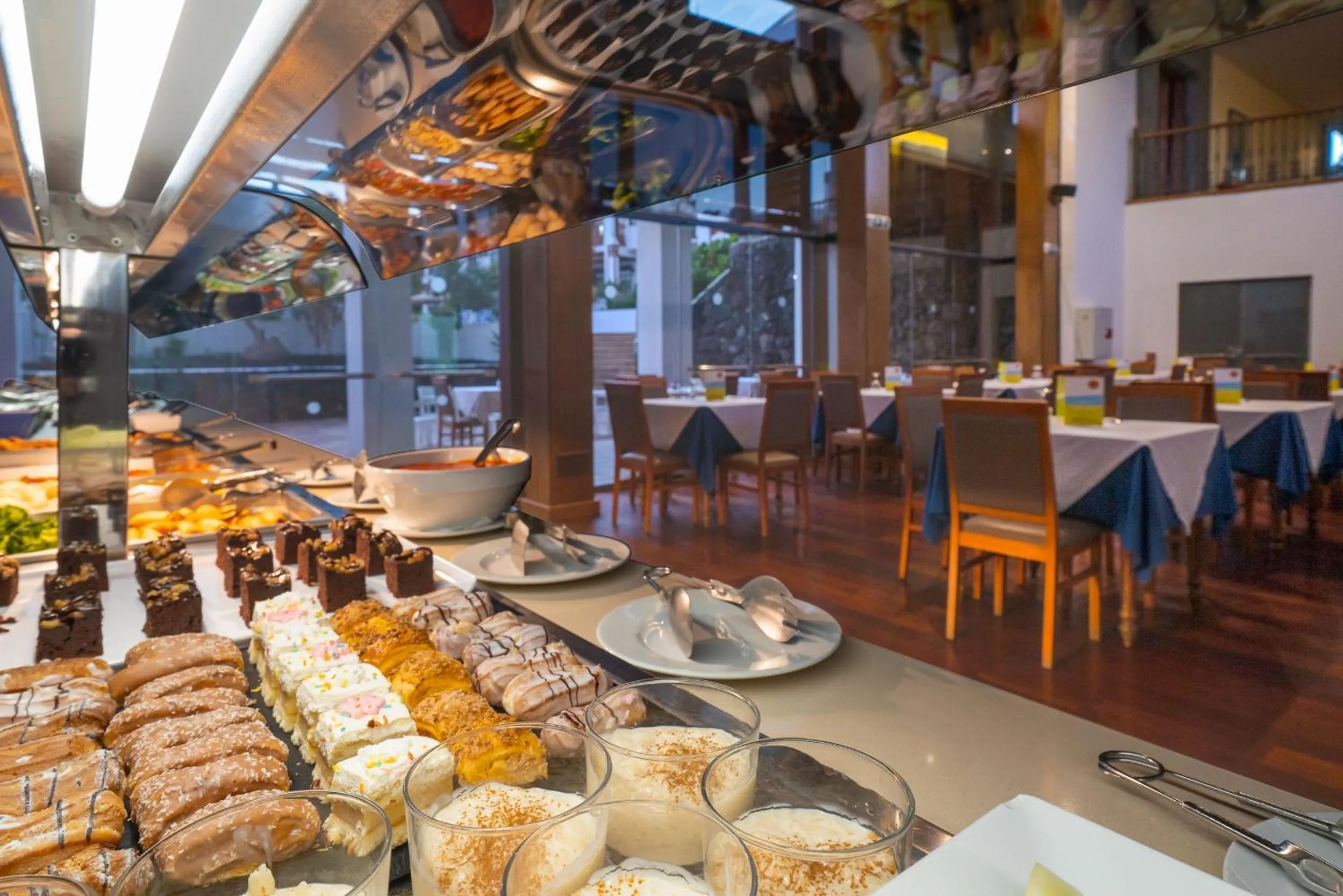 Restaurant/places to eat in Nazaret Mansion