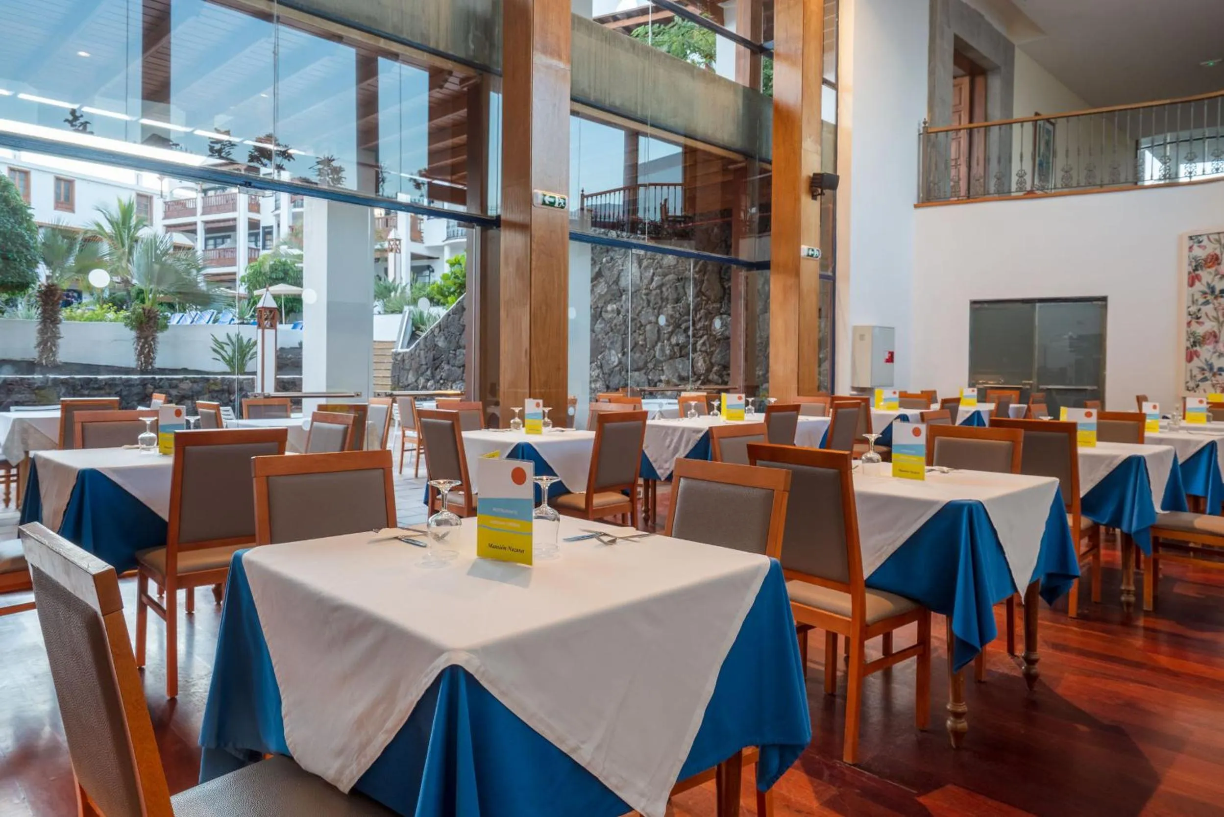 Restaurant/places to eat in Nazaret Mansion