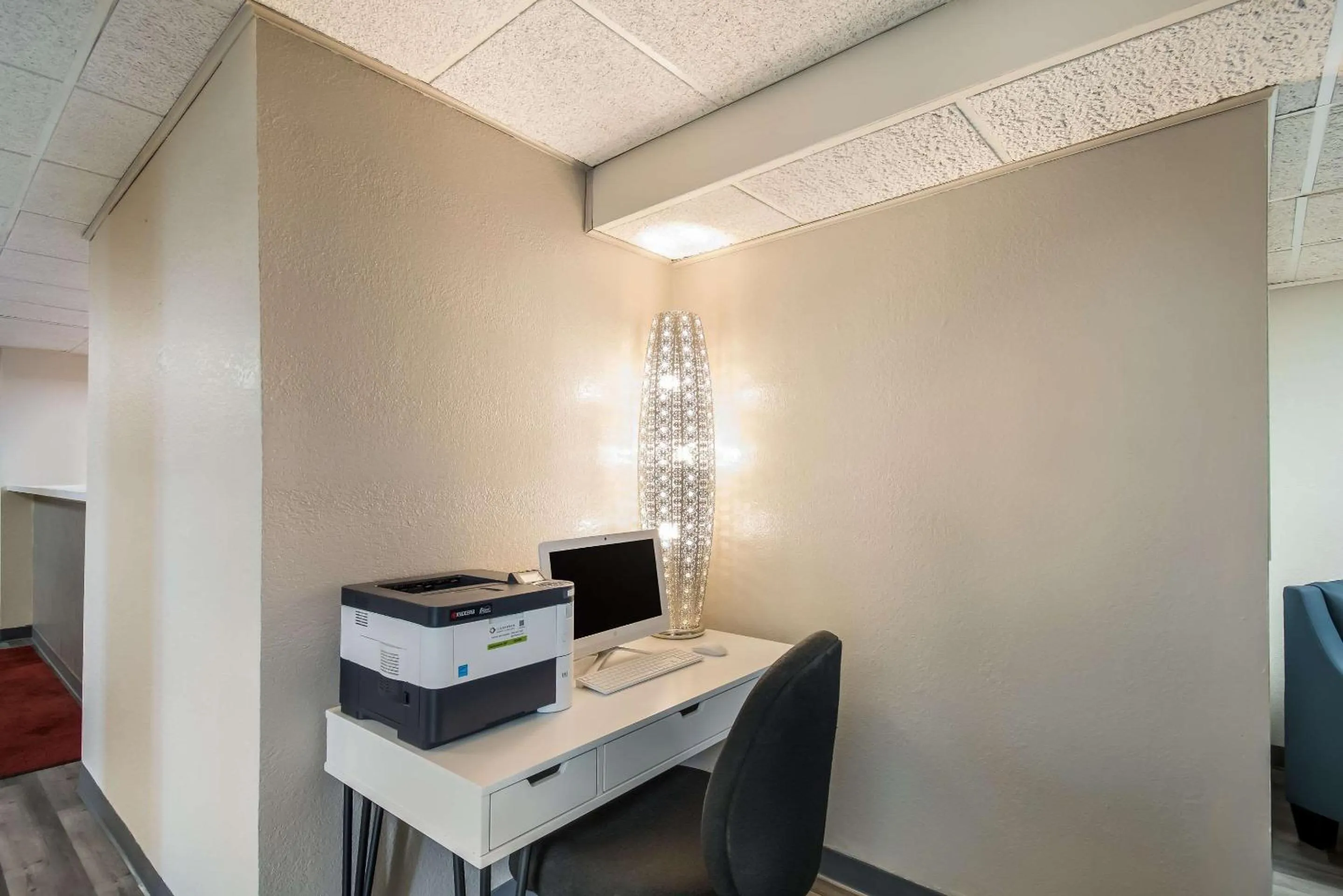 Business facilities in Econo Lodge Duluth near Miller Hill Mall