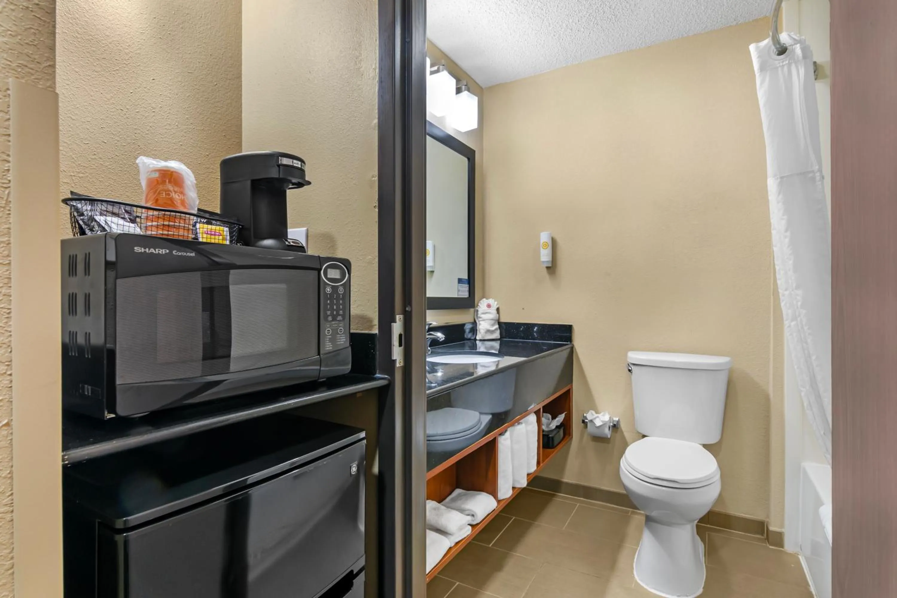 Comfort Inn & Suites Kansas City - Northeast