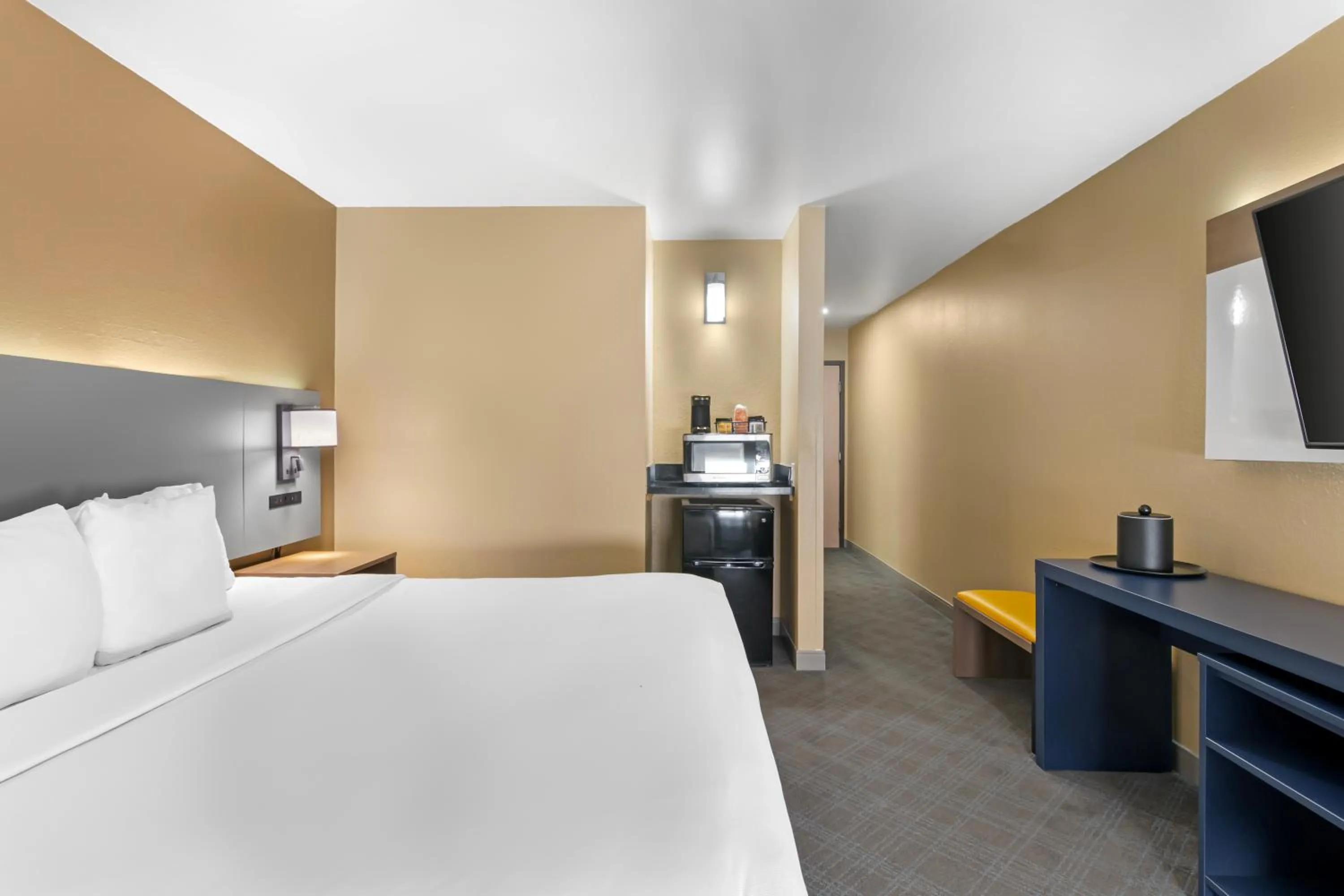 Bed in Comfort Inn & Suites Kansas City - Northeast