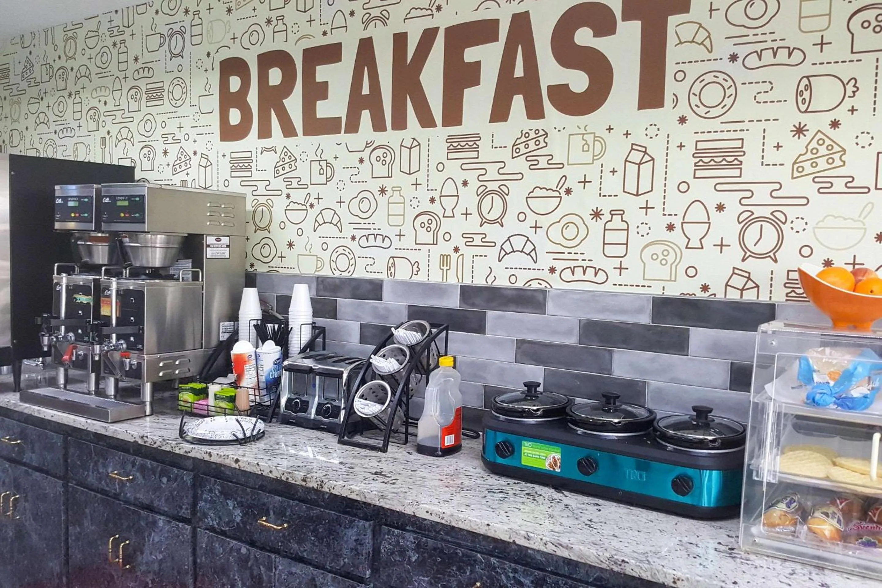 Breakfast in Econo Lodge Oak Grove-Blue Springs