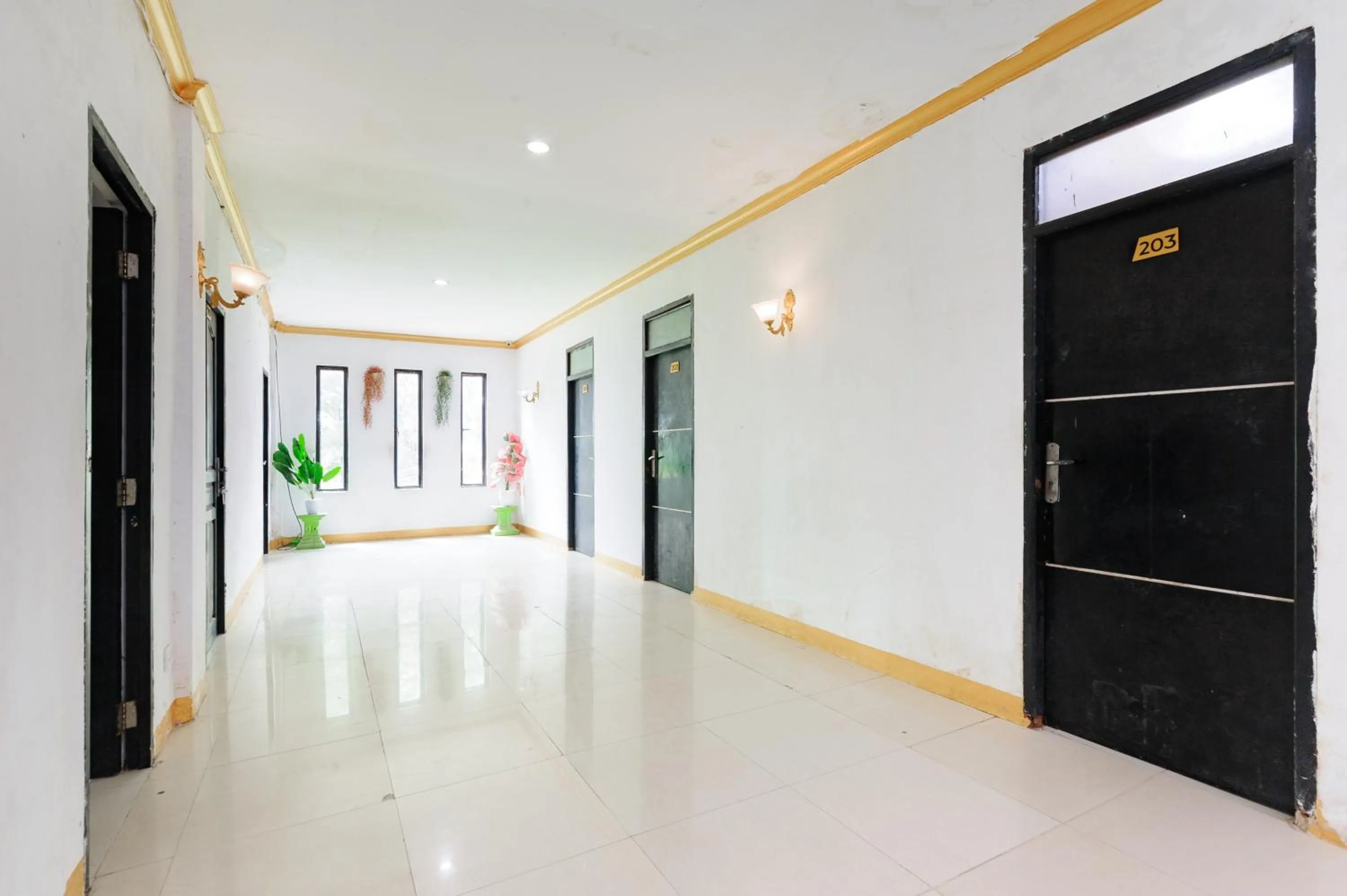 Property building in RedDoorz Near RSUD Embung Fatimah Batam