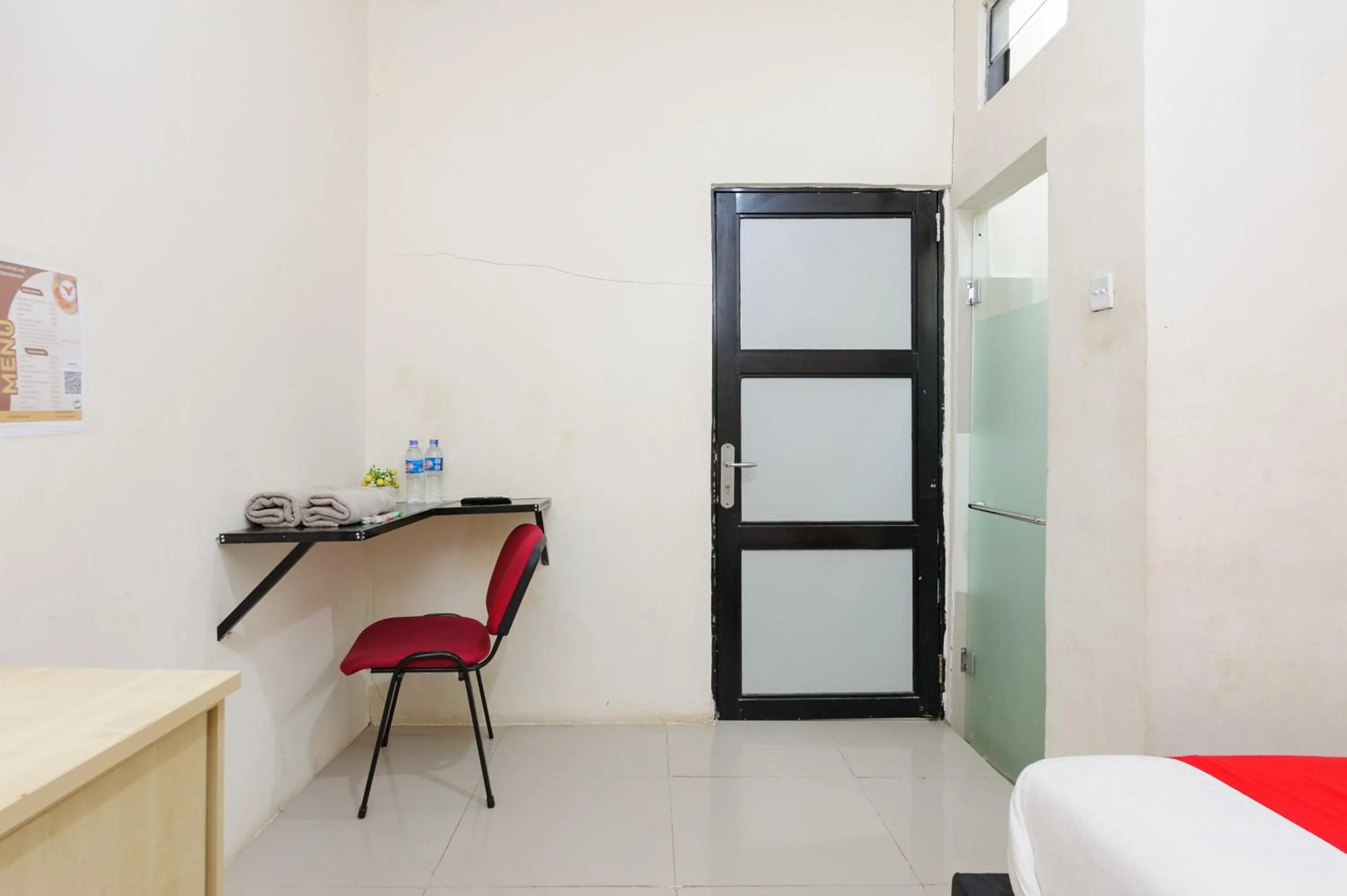Bedroom, Bed in RedDoorz Near RSUD Embung Fatimah Batam