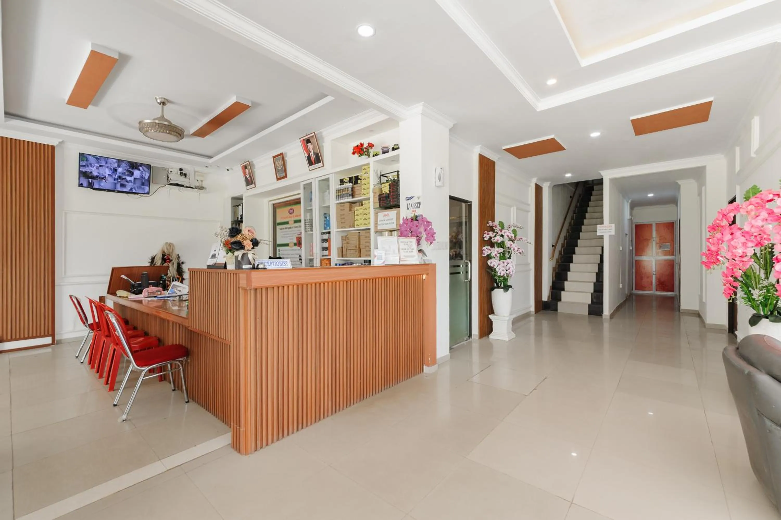 Lobby or reception in RedDoorz Near RSUD Embung Fatimah Batam