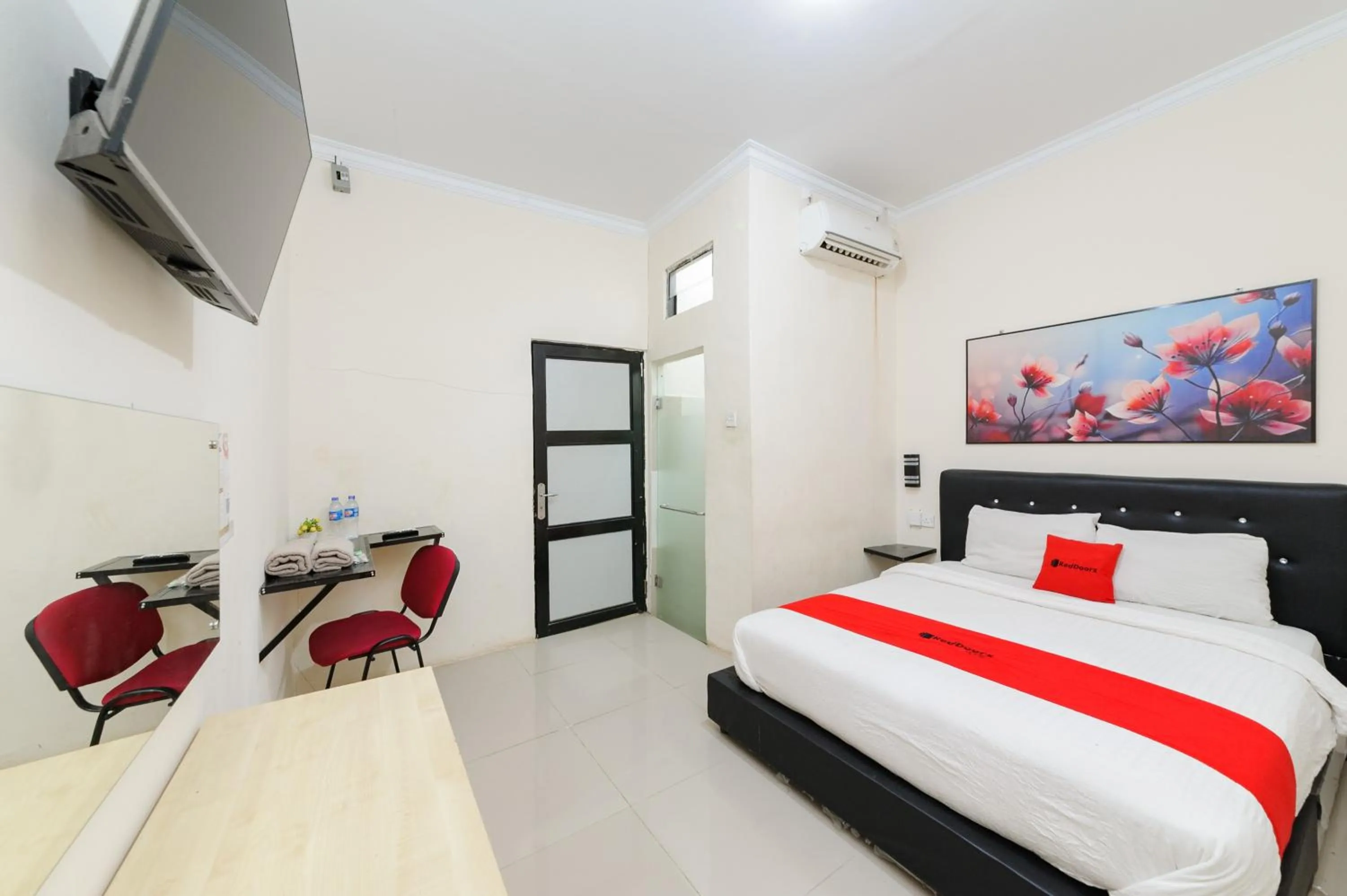Bedroom, Bed in RedDoorz Near RSUD Embung Fatimah Batam