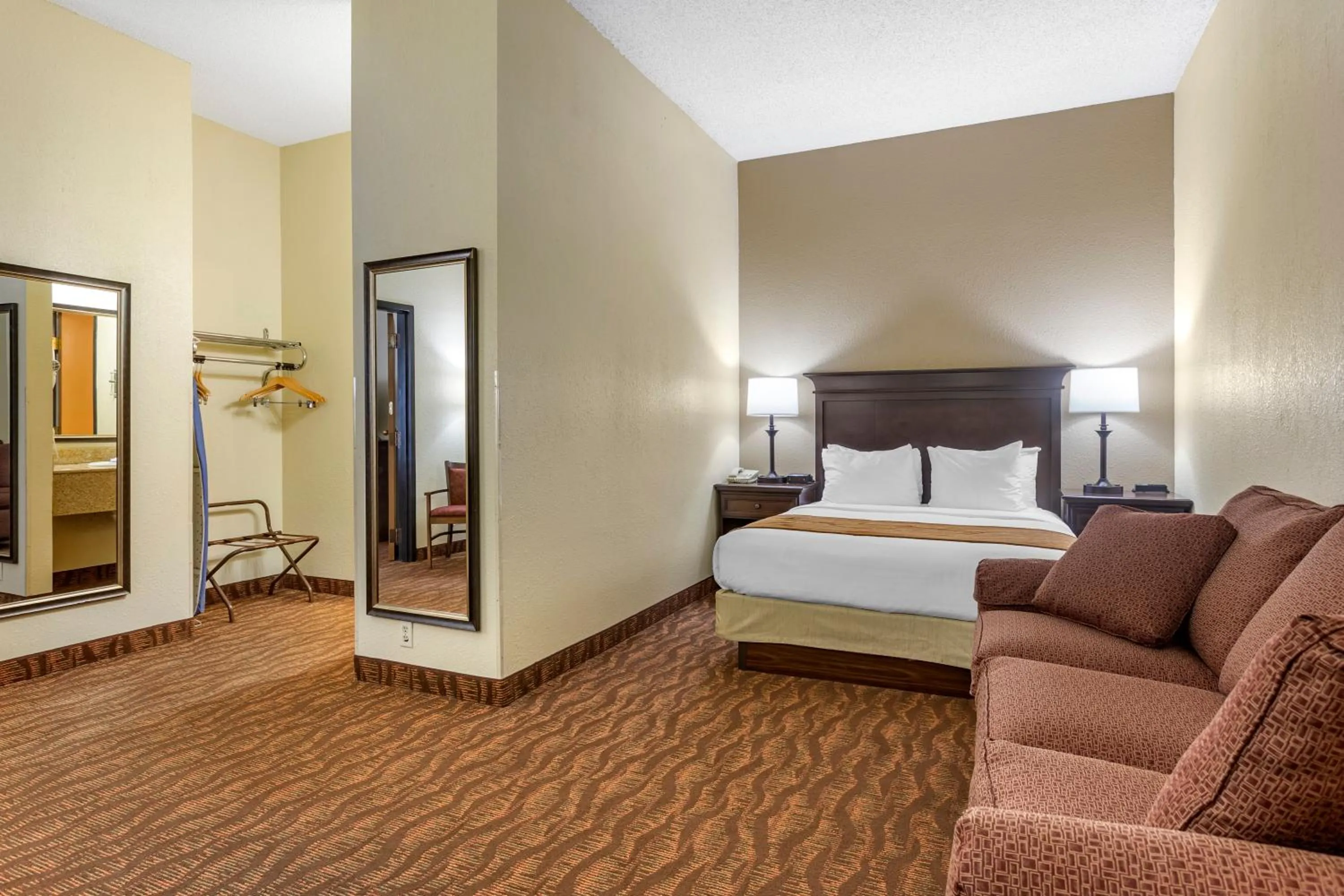 Photo of the whole room, Bed in Comfort Inn at Thousand Hills
