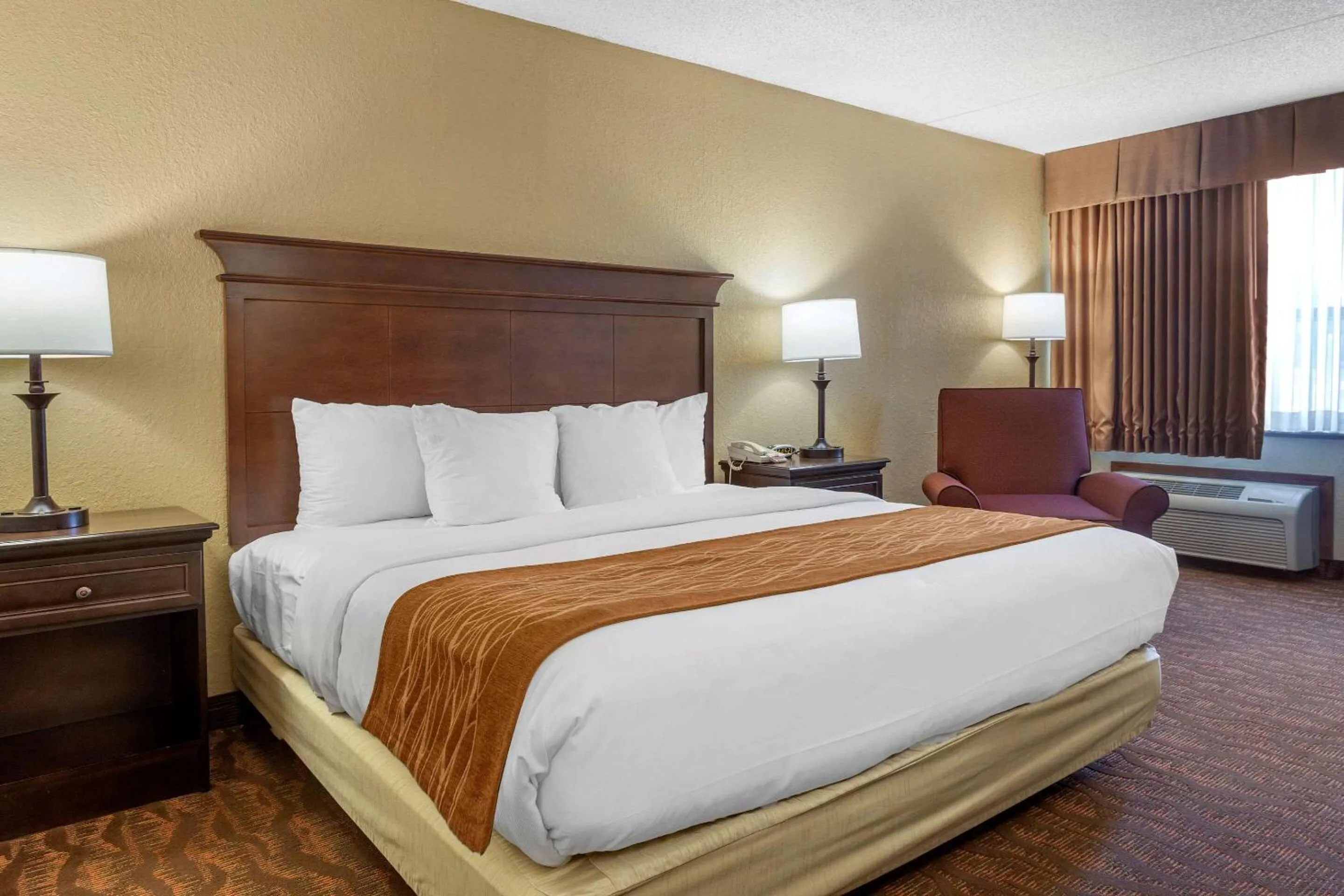 Photo of the whole room, Bed in Comfort Inn at Thousand Hills