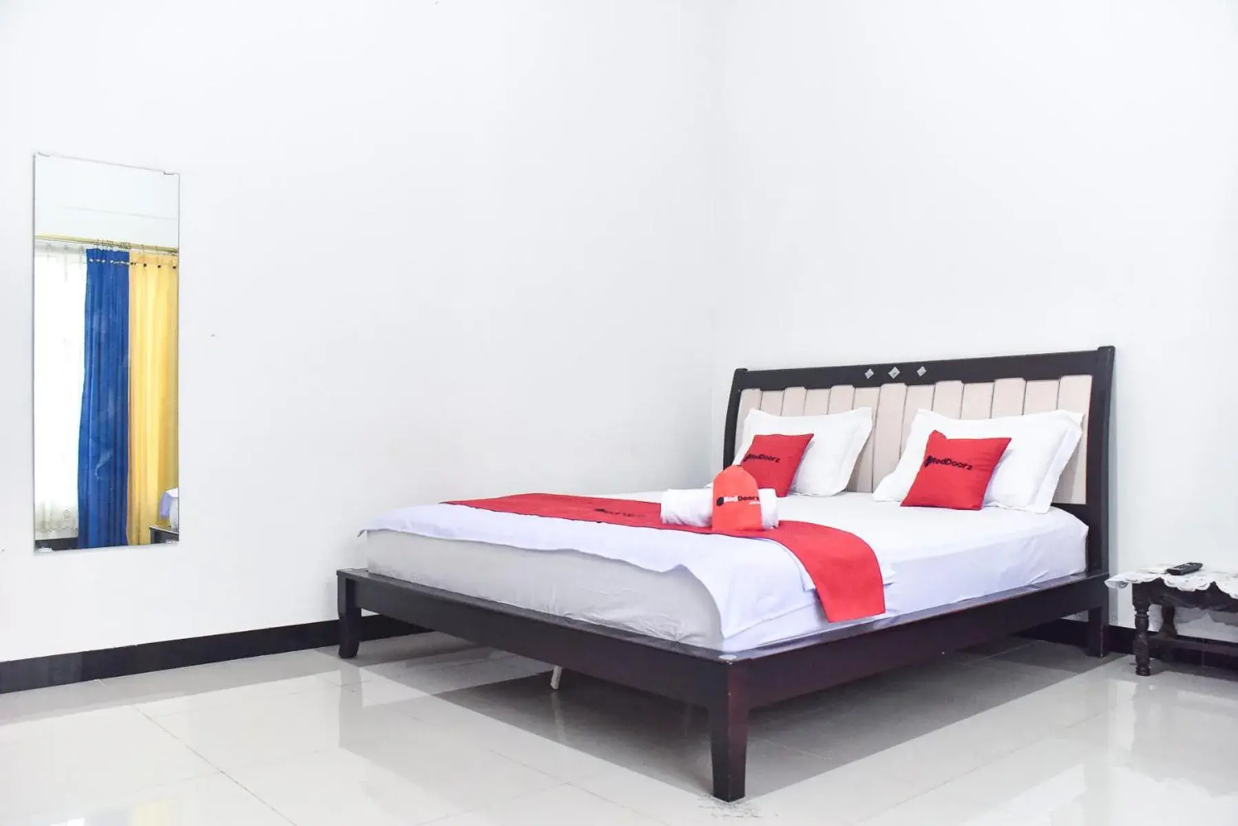 RedDoorz near Sultan Hasanuddin Airport 2 Makassar RedDoorz near Sultan Hasanuddin Airport 2 Makassar