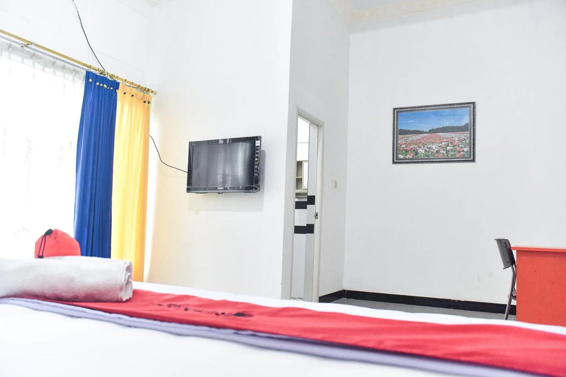 Bedroom, Bed in RedDoorz near Sultan Hasanuddin Airport 2 Makassar