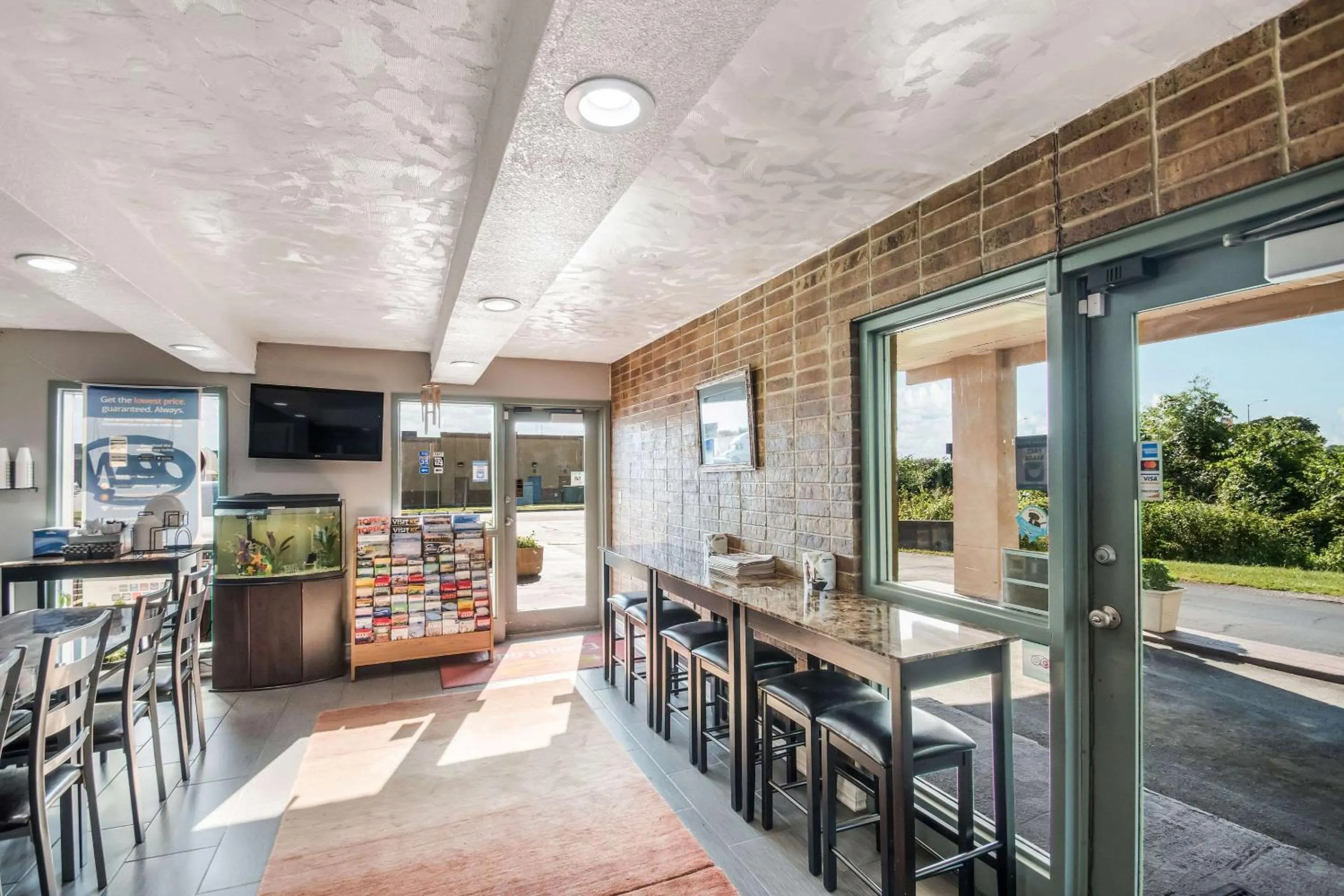 Lobby or reception in Econo Lodge Kearney - Liberty