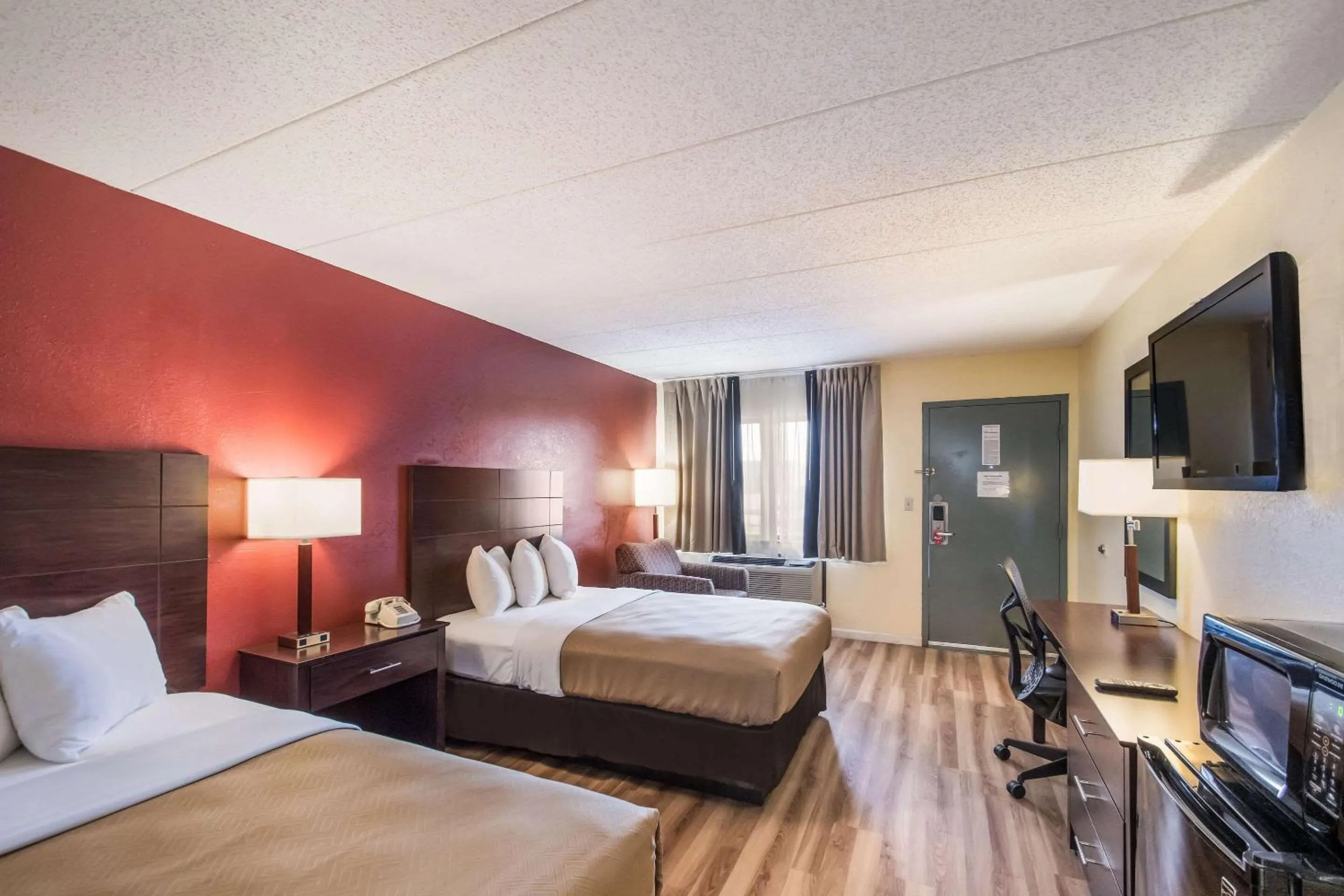 Photo of the whole room, Bed in Econo Lodge Kearney - Liberty