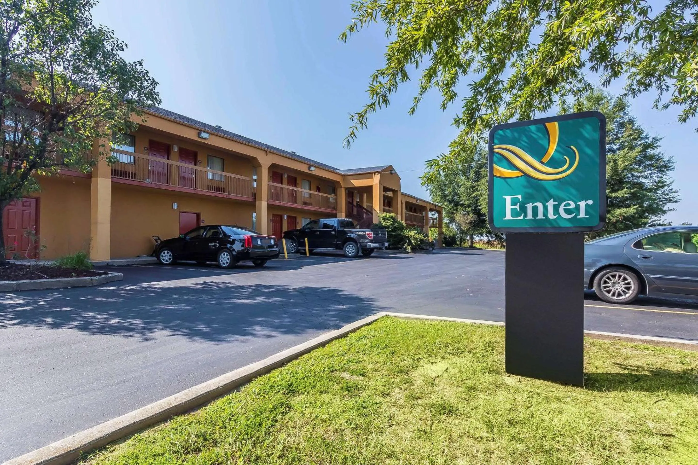 Property building in Quality Inn Charleston - Sikeston