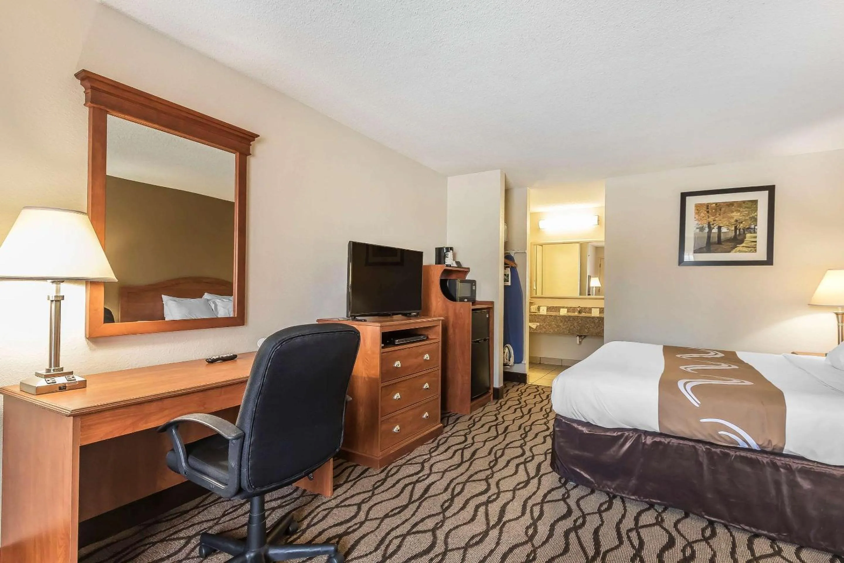 Photo of the whole room, Bed in Quality Inn Charleston - Sikeston