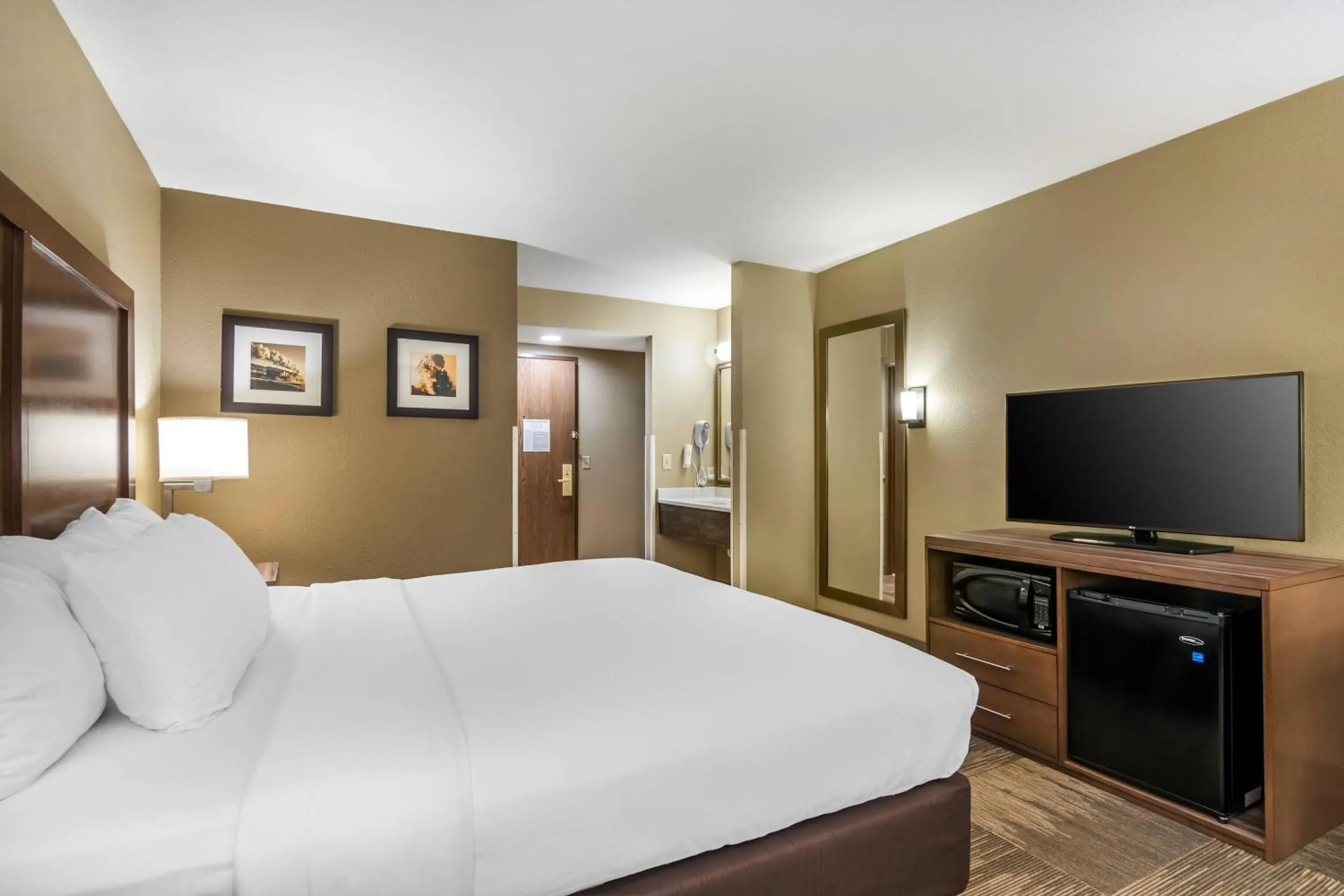 Bedroom, Bed in Comfort Inn Sedalia Station