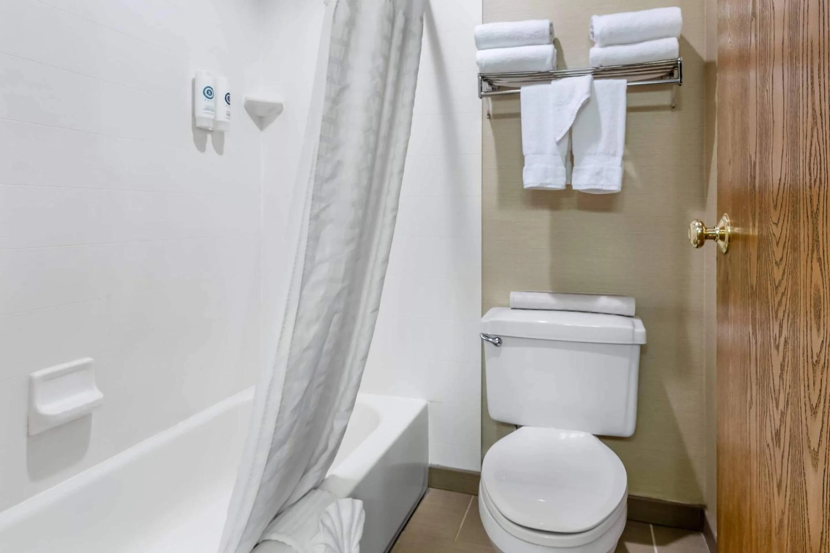 Bedroom in Comfort Inn Sedalia Station