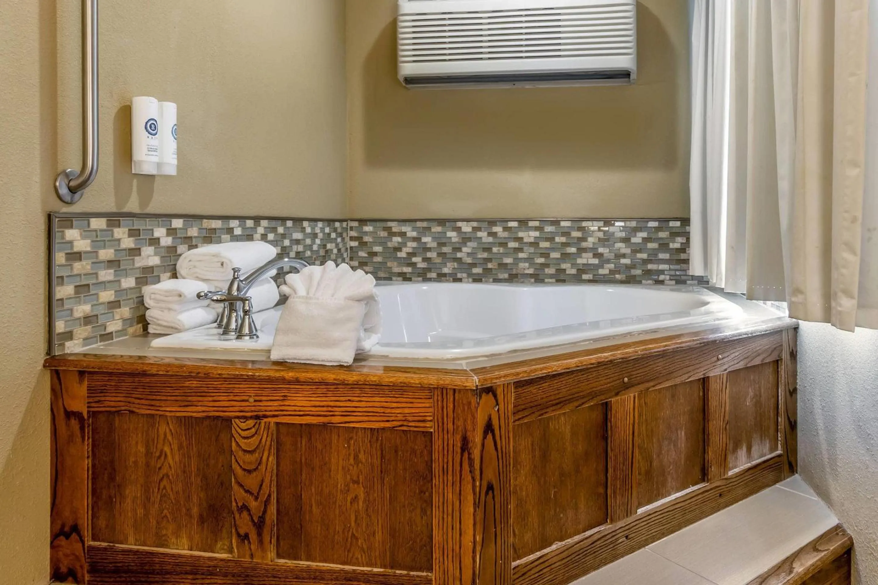 Bedroom in Comfort Inn Sedalia Station