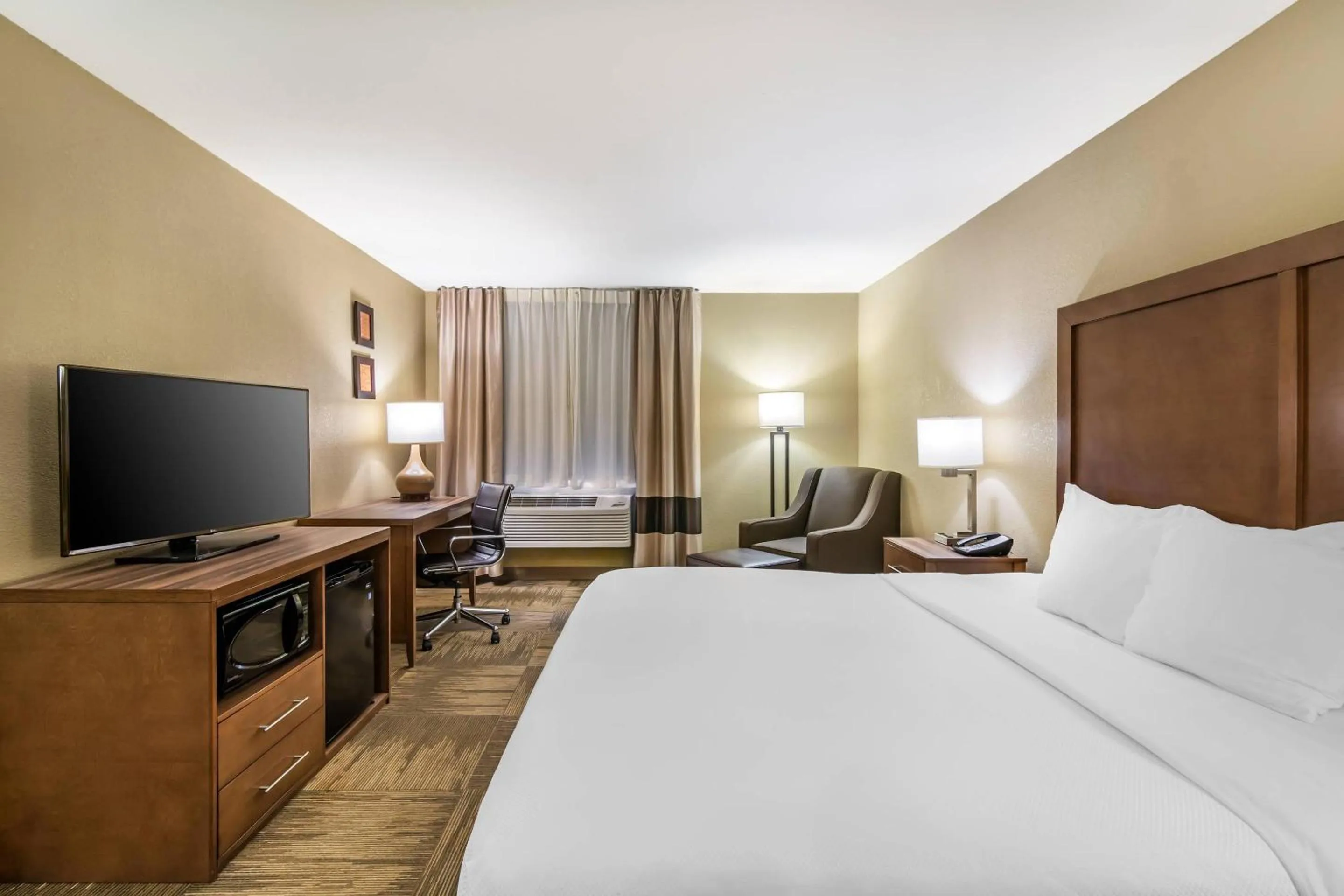 Bedroom, Bed in Comfort Inn Sedalia Station