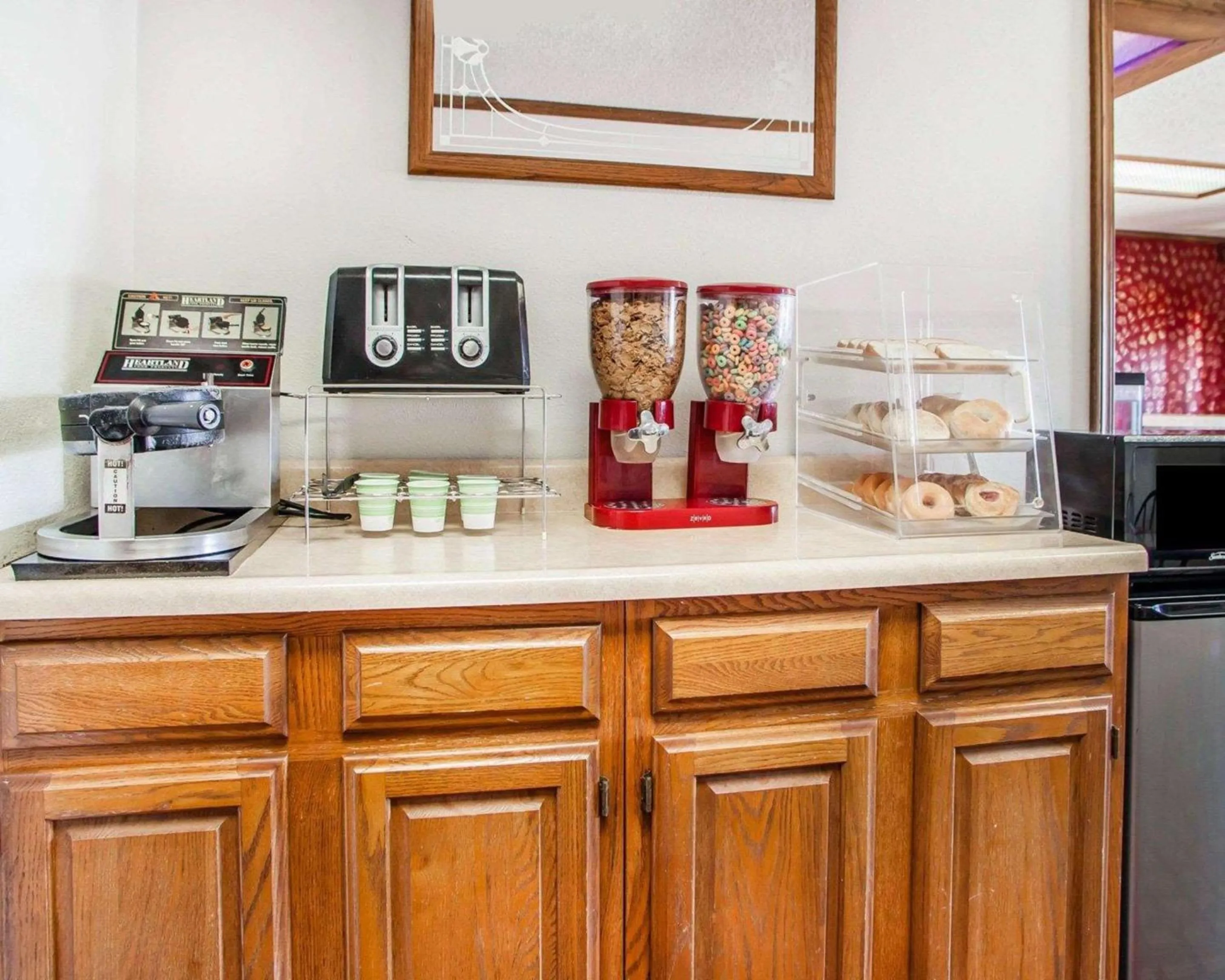 Restaurant/places to eat in Econo Lodge Cameron