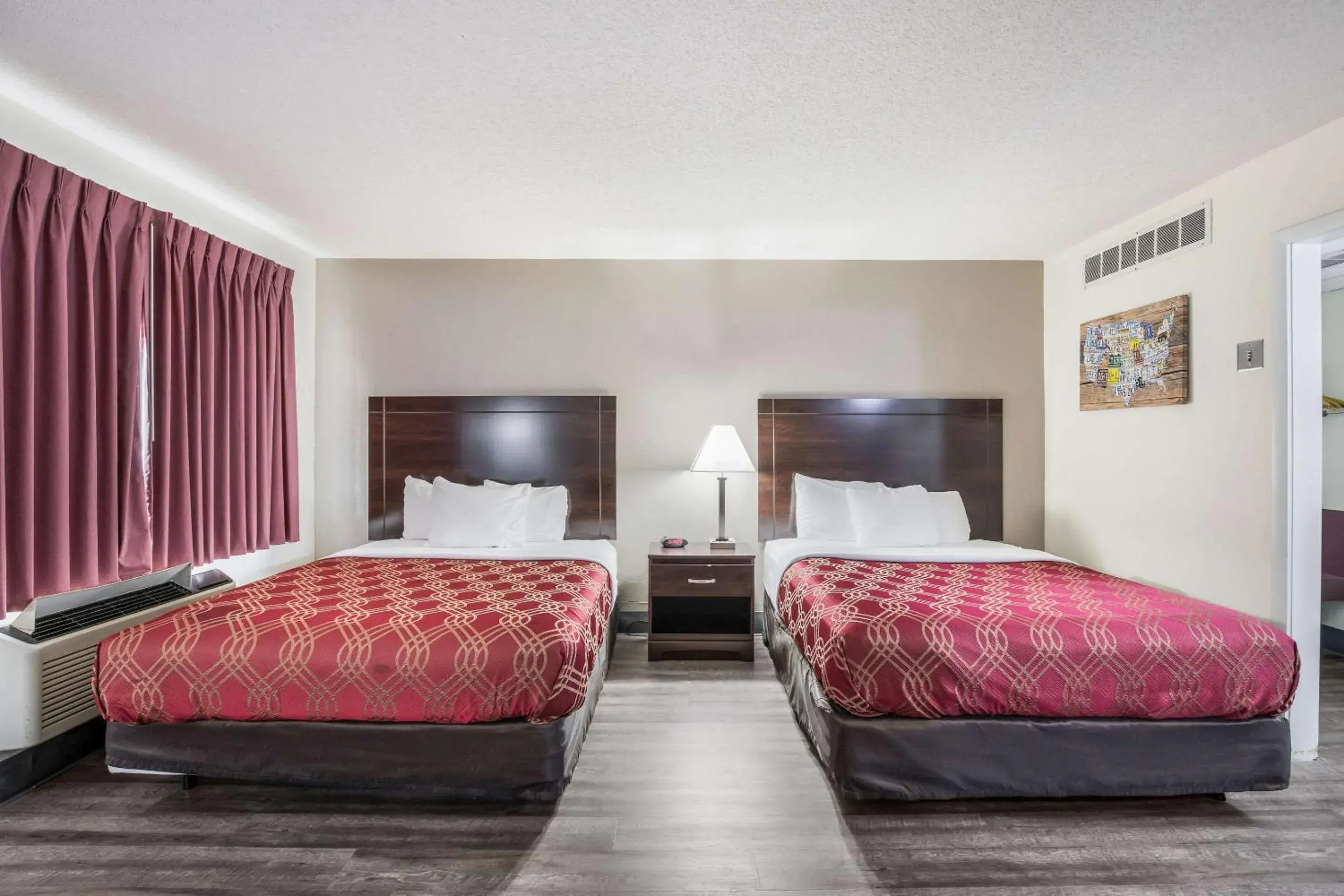 Queen Room with Two Queen Beds - Non-Smoking/Ground Floor in Econo Lodge Queen Room with Two Queen Beds - Non-Smoking/Ground Floor in Econo Lodge