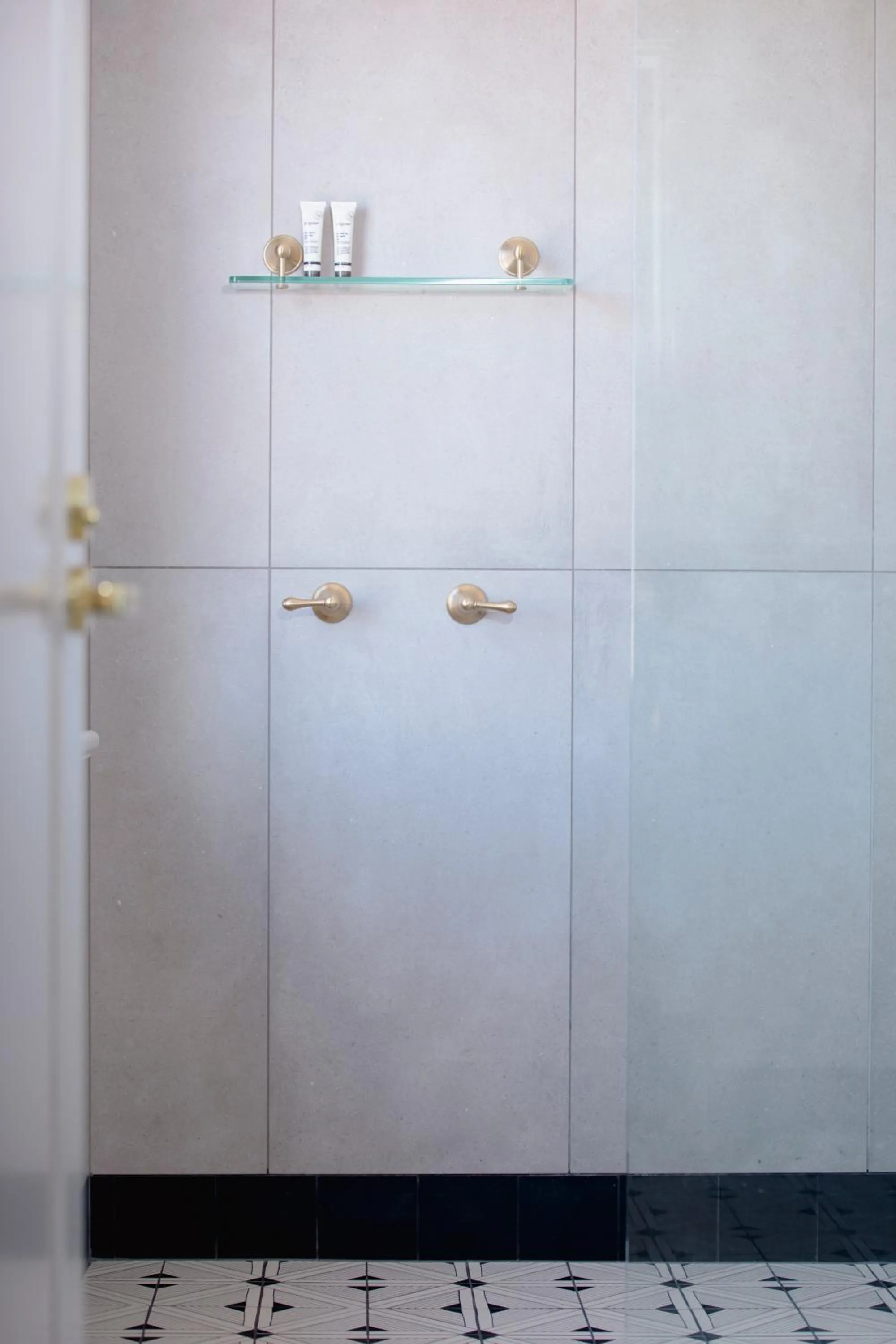 Shower in Tattersalls Hotel