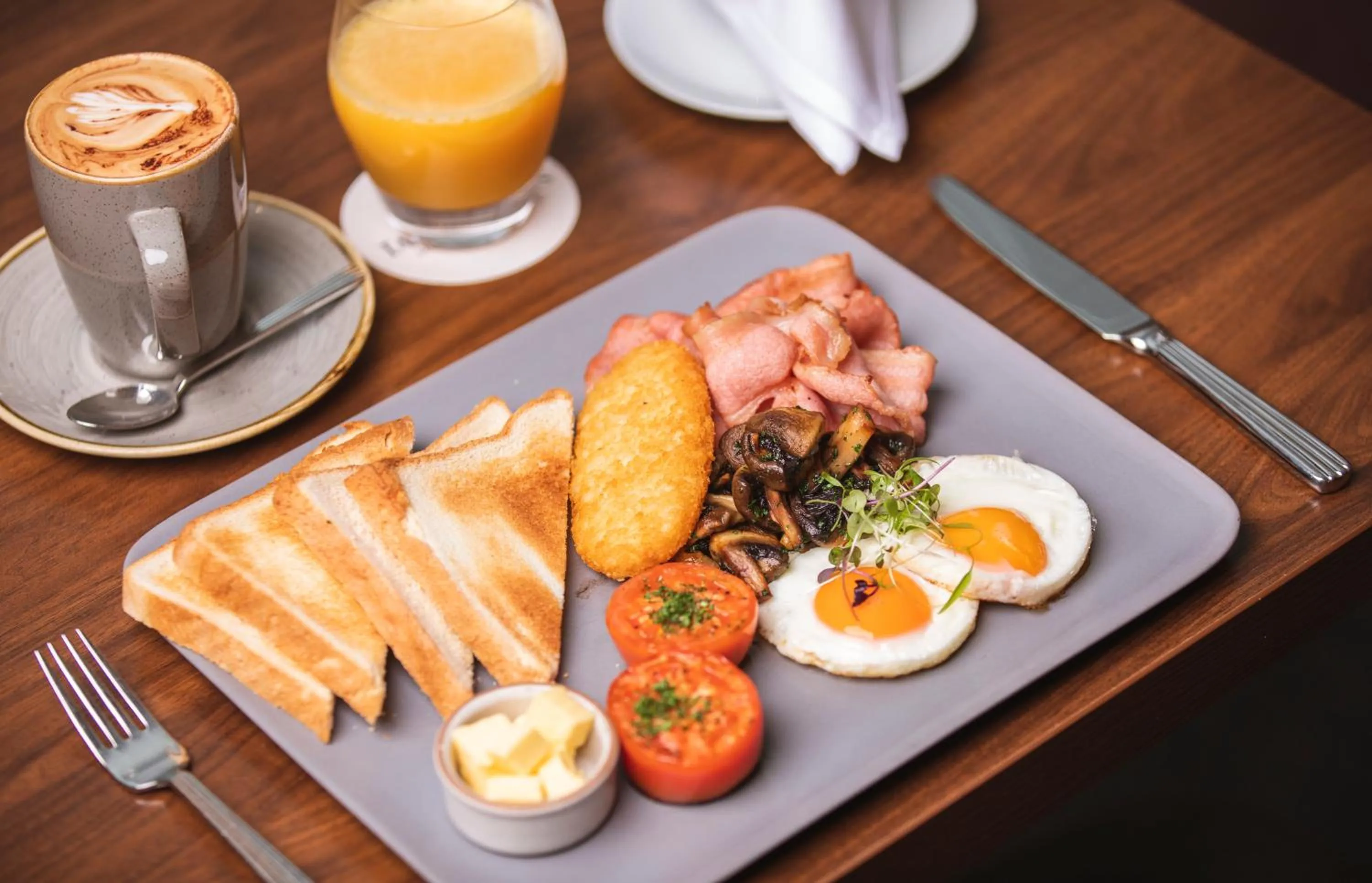 Breakfast in Tattersalls Hotel