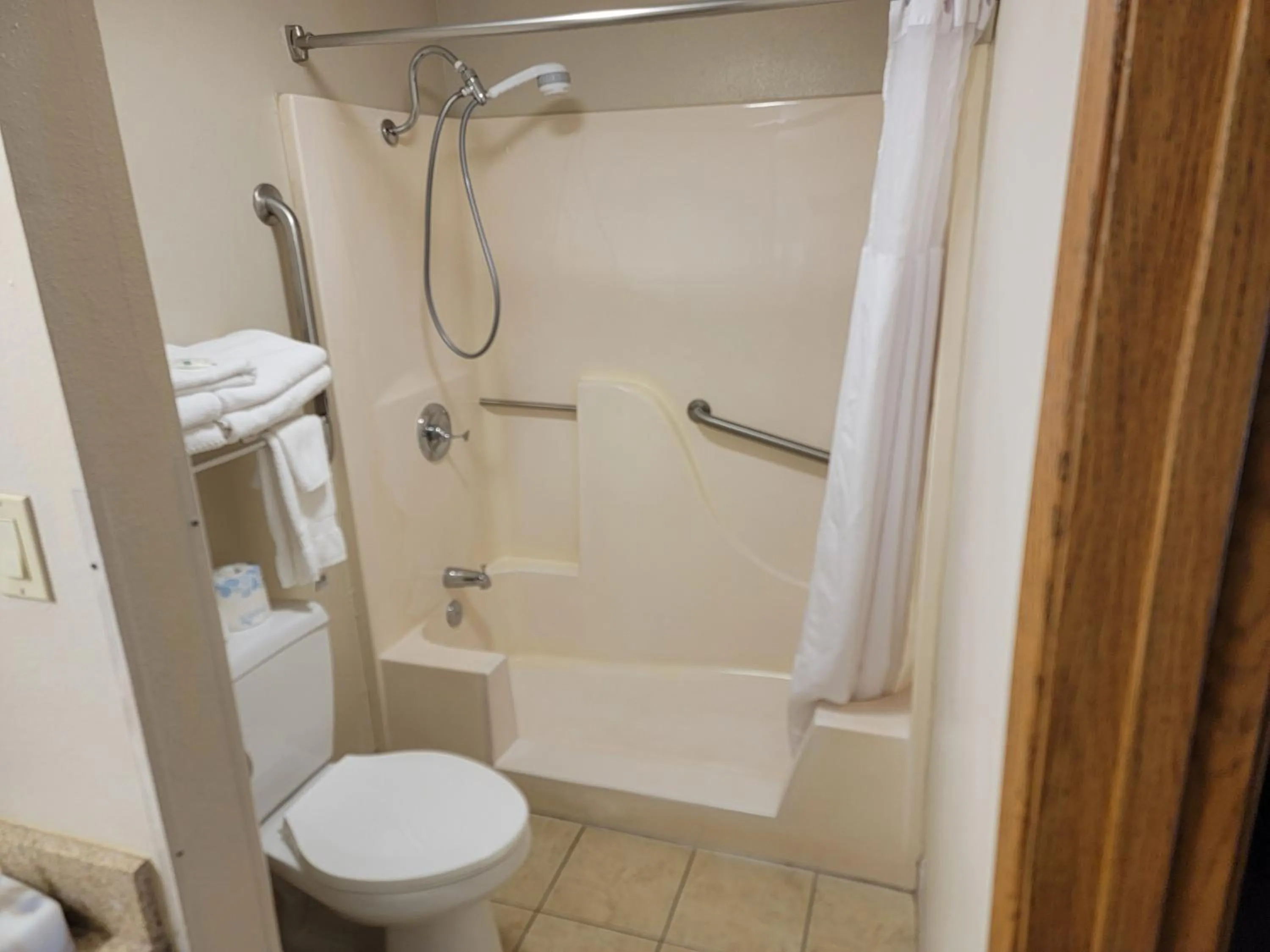 Bathroom in Quality Inn West