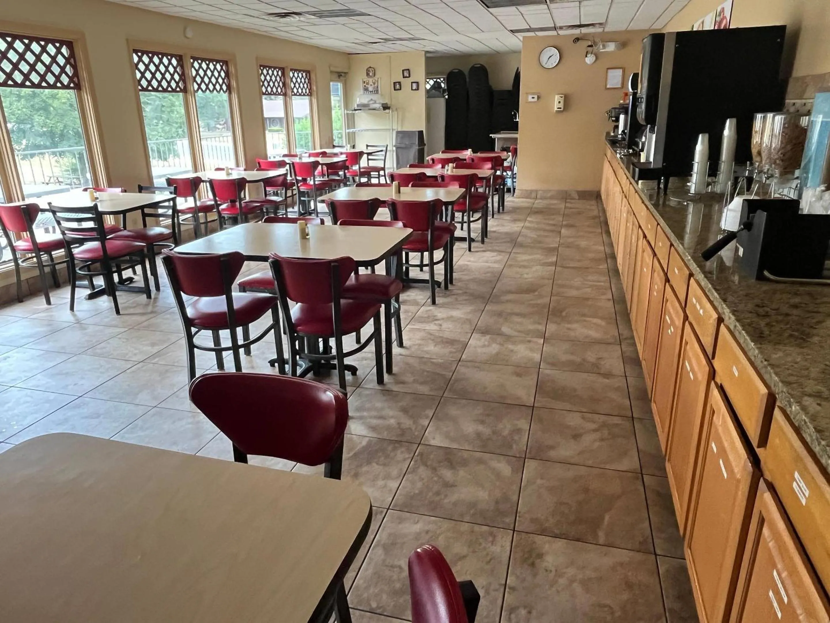 Breakfast in Quality Inn West