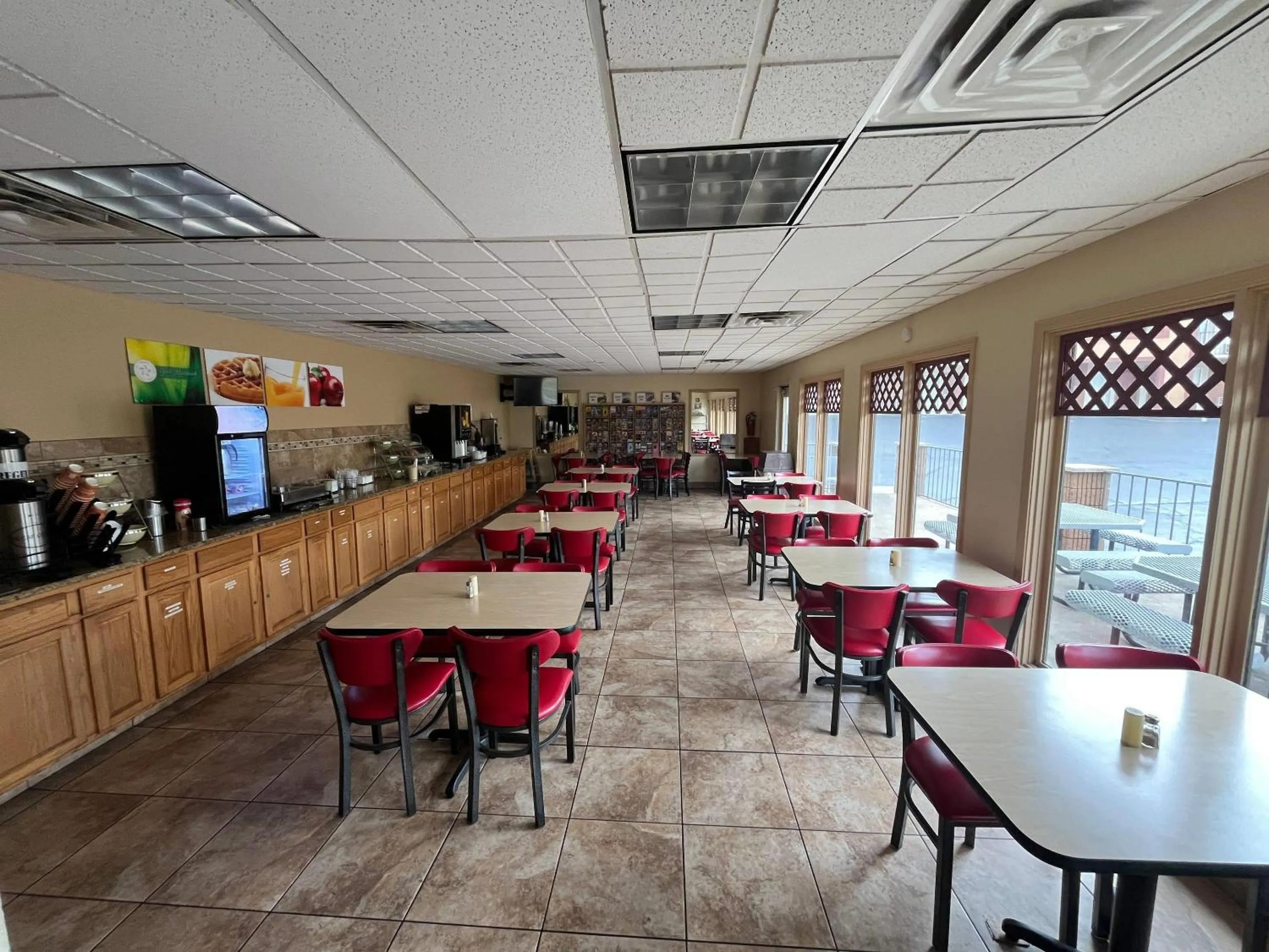 Breakfast in Quality Inn West