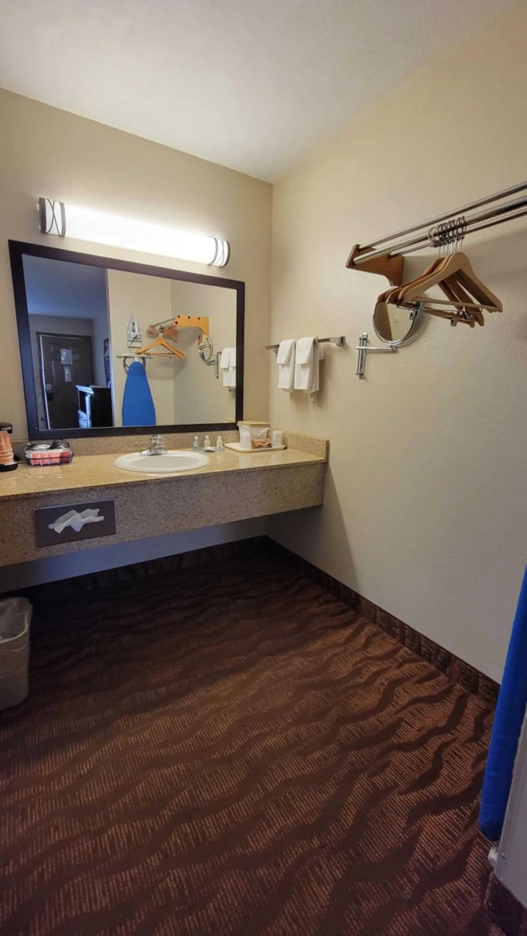 Bathroom in Quality Inn West