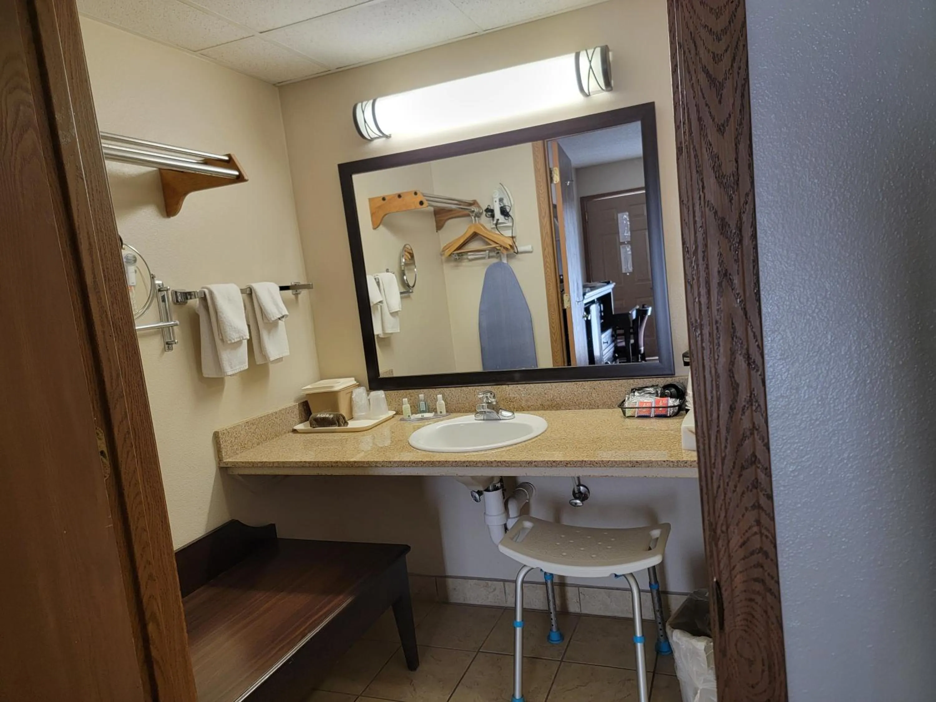 Bathroom in Quality Inn West