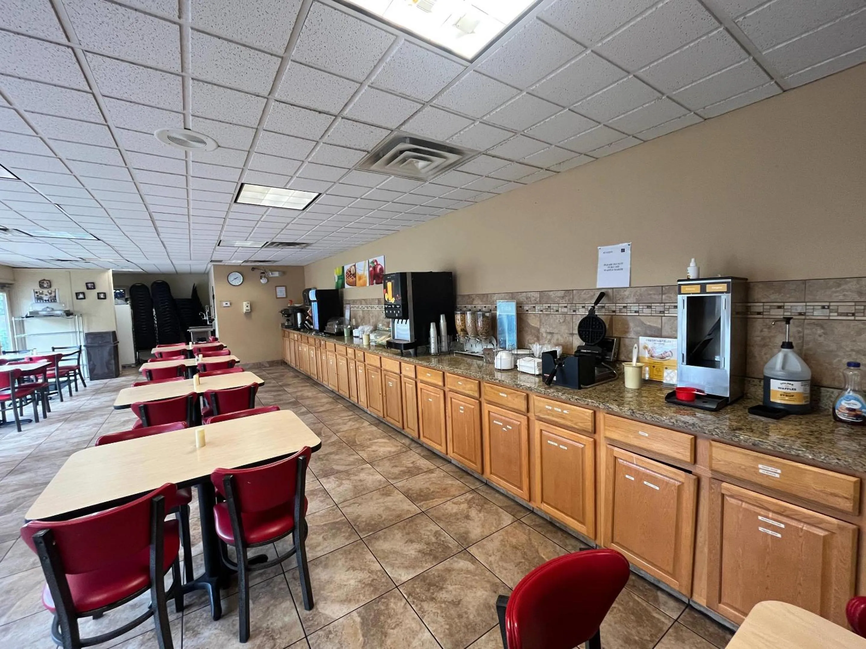 Breakfast in Quality Inn West