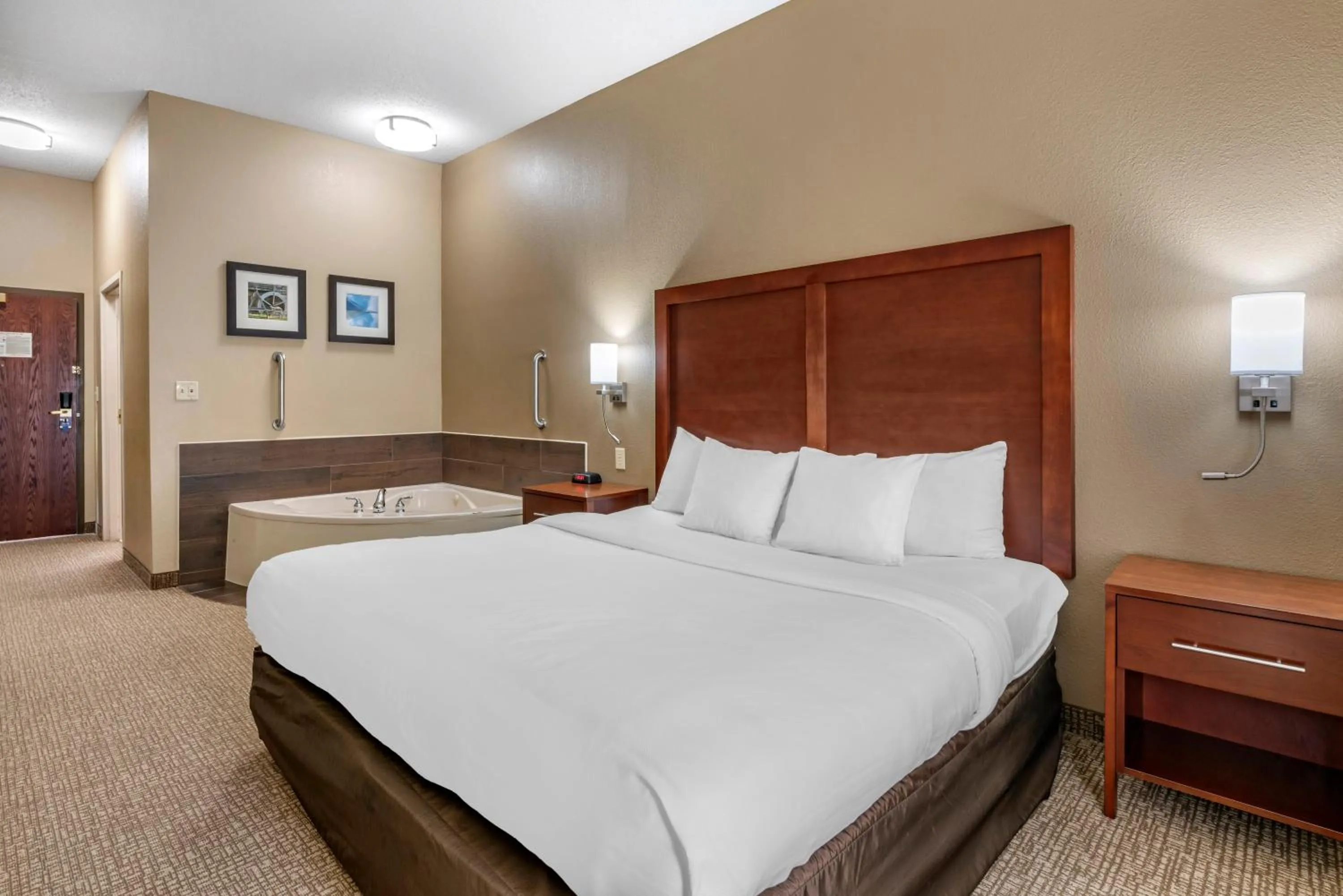 Bedroom, Bed in Comfort Inn & Suites St Louis-O'Fallon