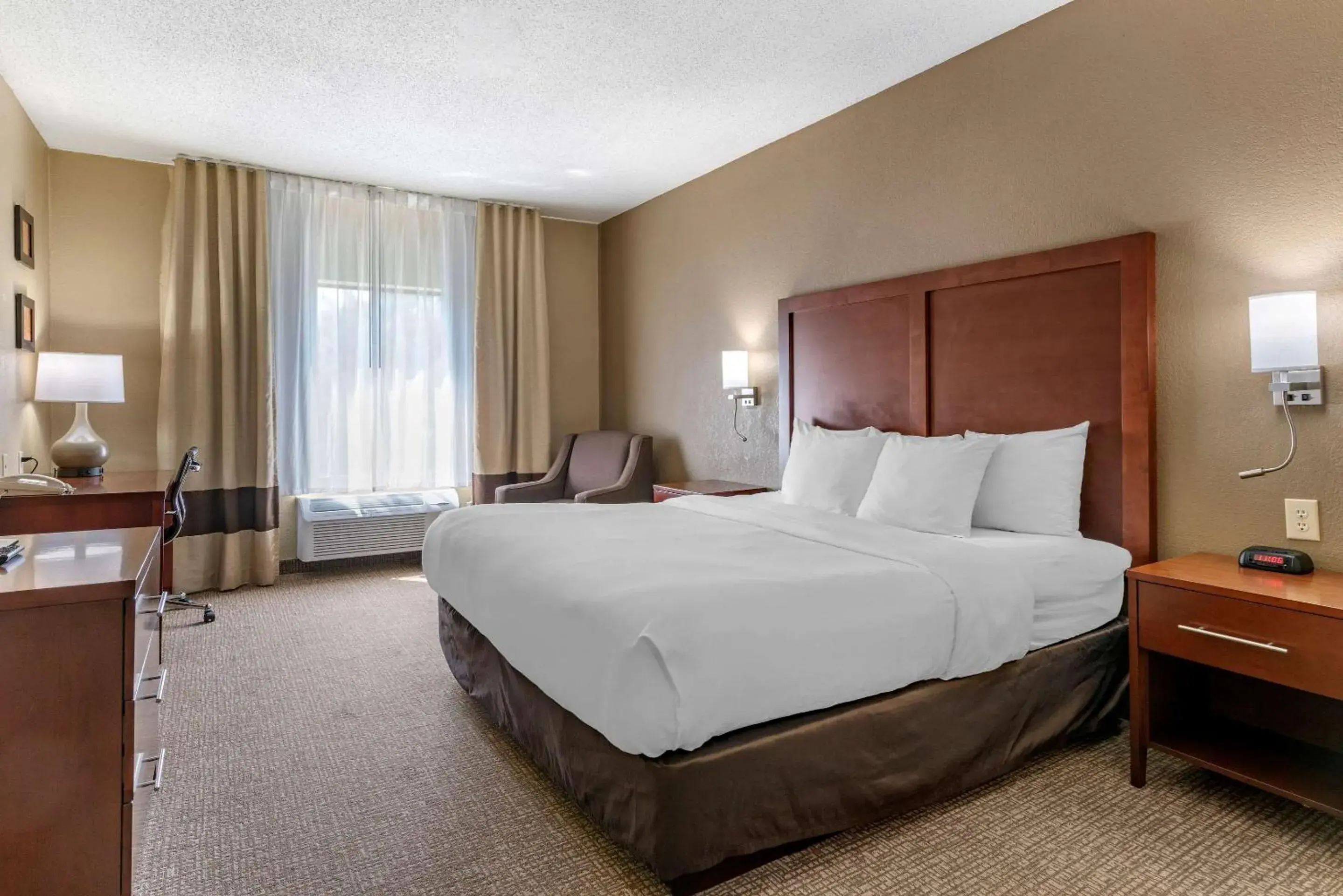 King Room - Non-Smoking in Comfort Inn & Suites St Louis-O'Fallon King Room - Non-Smoking in Comfort Inn & Suites St Louis-O'Fallon