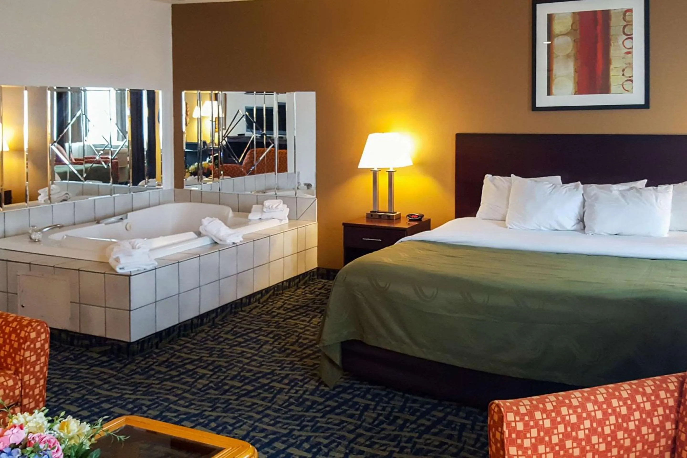 Photo of the whole room, Bed in Quality Inn Ozark-Springfield South