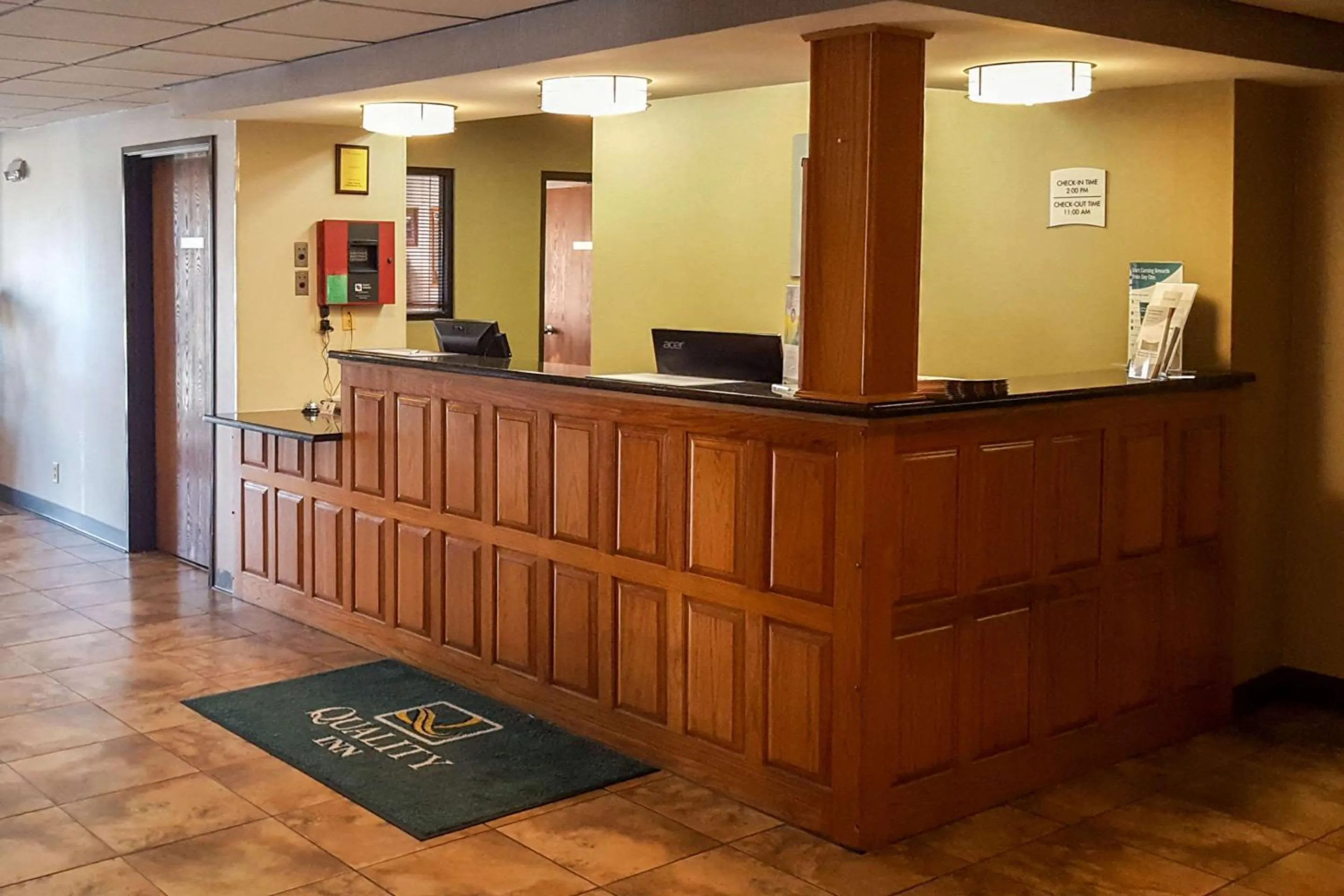 Lobby or reception in Quality Inn Ozark-Springfield South