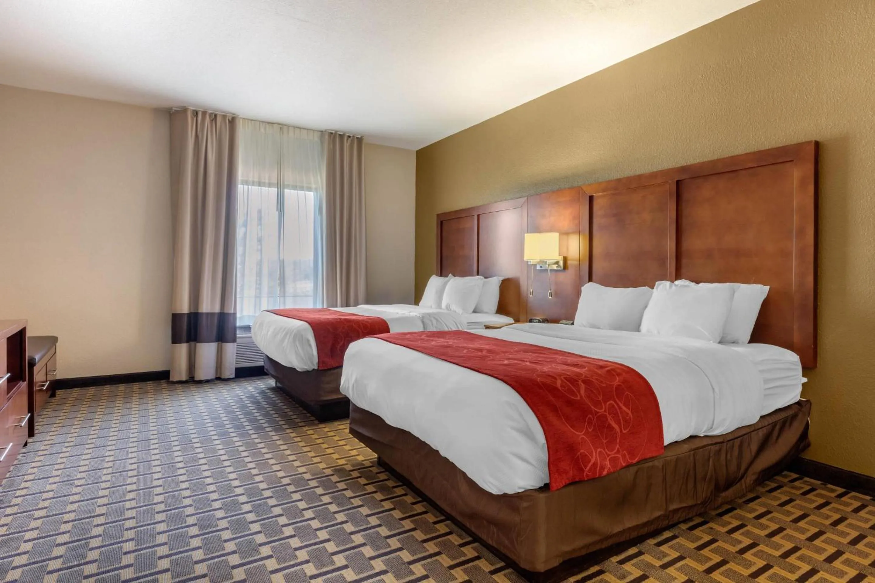 Bedroom, Bed in Comfort Suites